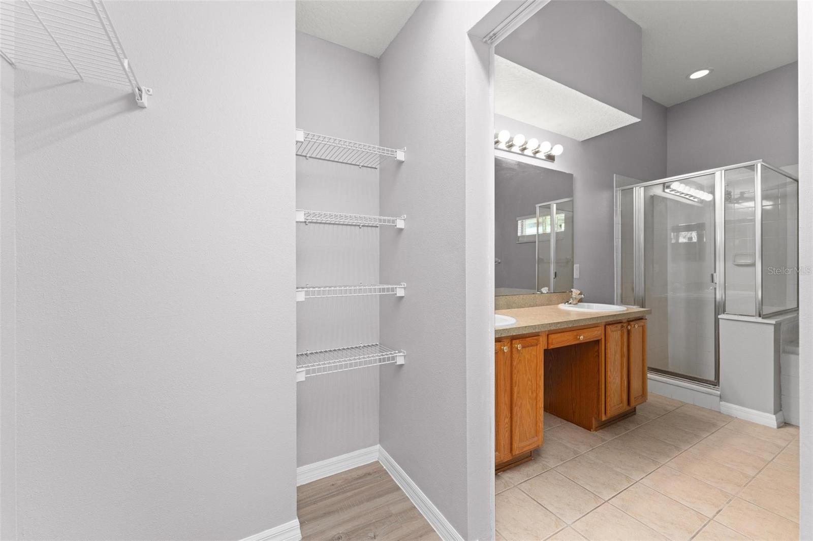 Image 26 of 43 For 5201 Walnut Ridge Drive