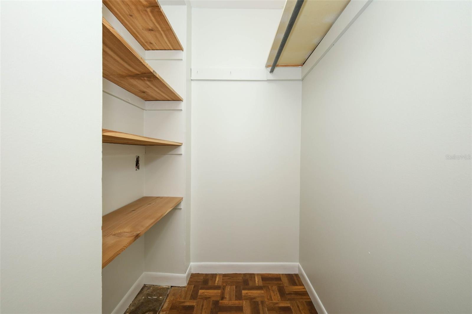 Image 10 of 47 For 819 Canovia Avenue