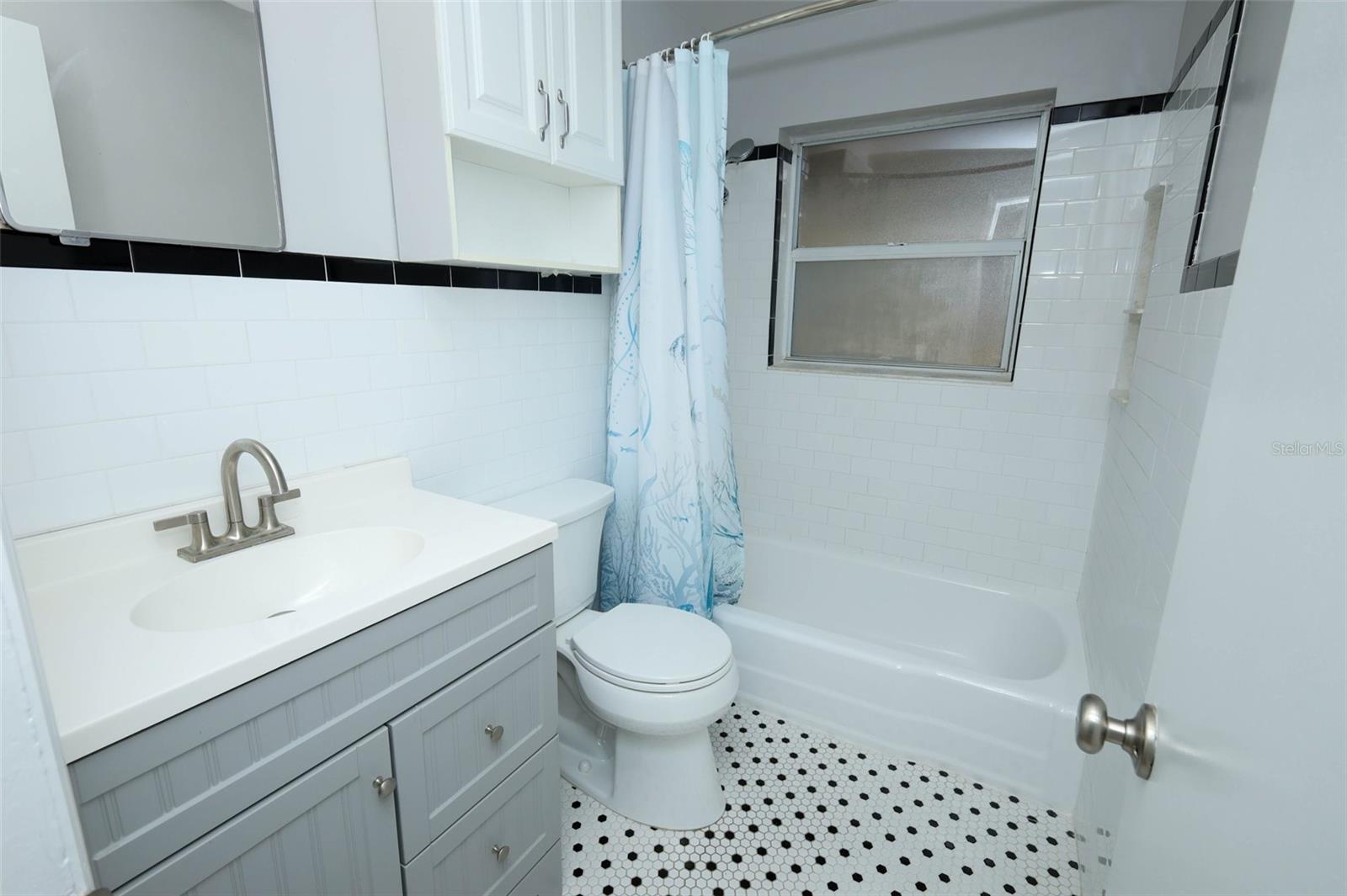 Image 11 of 47 For 819 Canovia Avenue