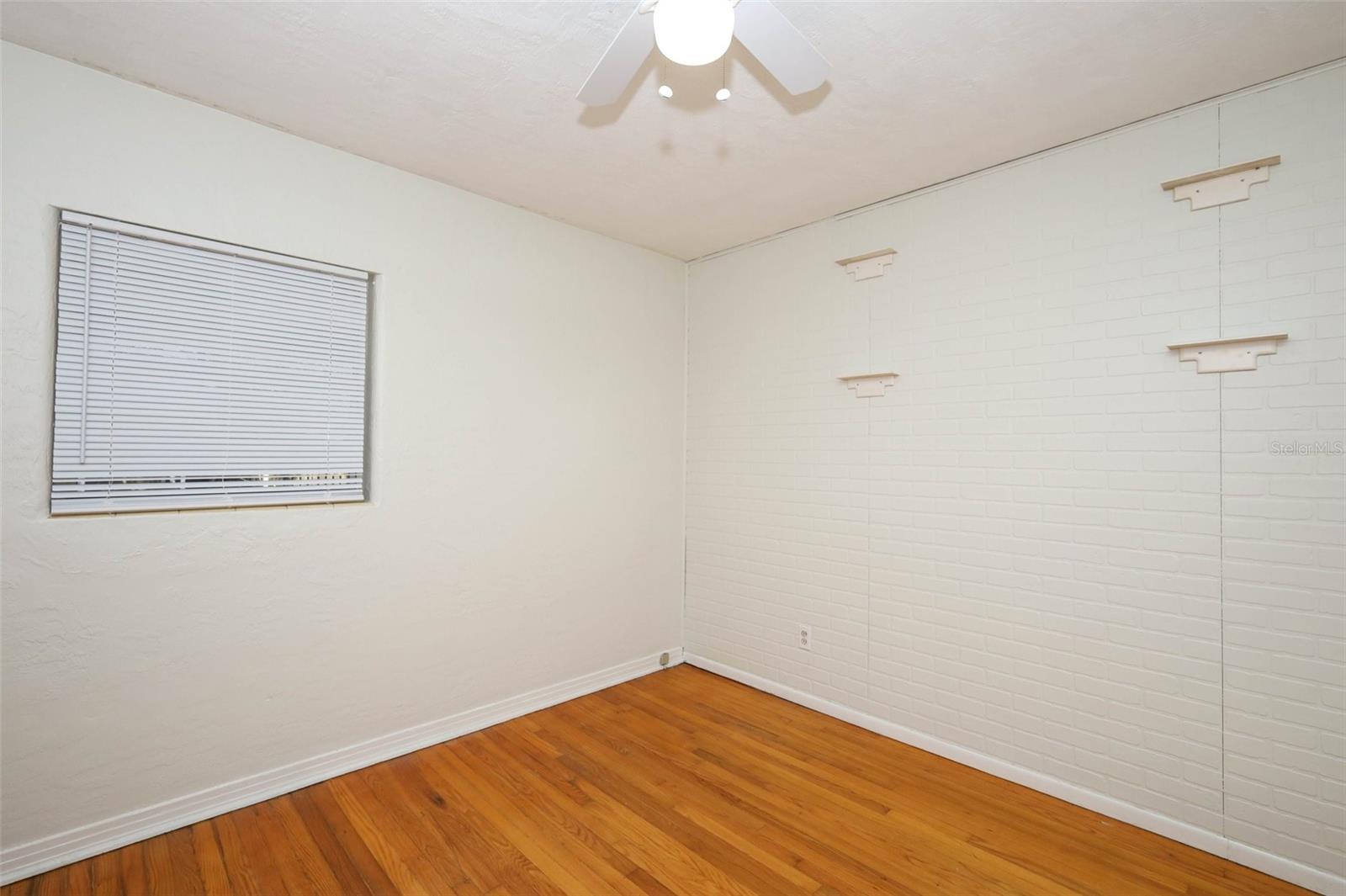 Image 12 of 47 For 819 Canovia Avenue