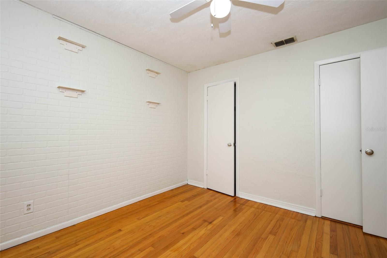 Image 13 of 47 For 819 Canovia Avenue