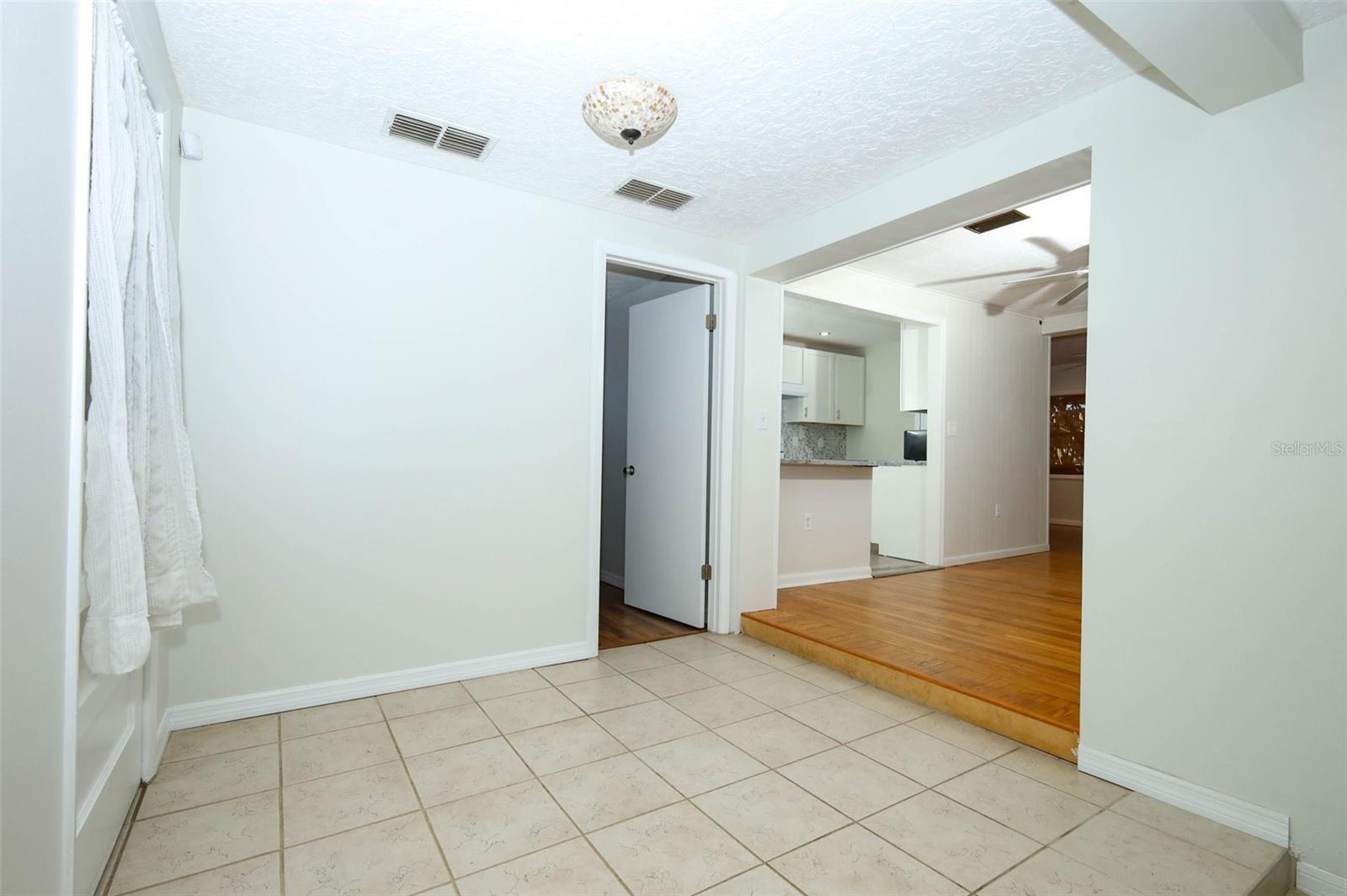 Image 20 of 47 For 819 Canovia Avenue