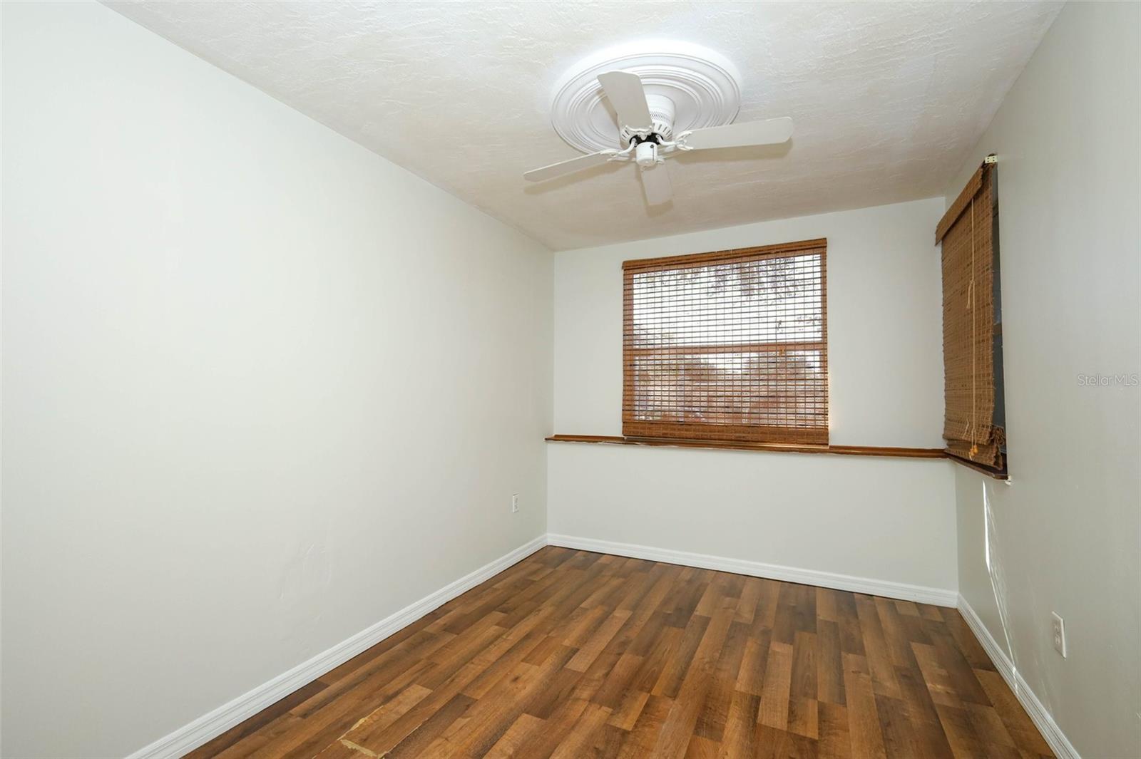 Image 21 of 47 For 819 Canovia Avenue