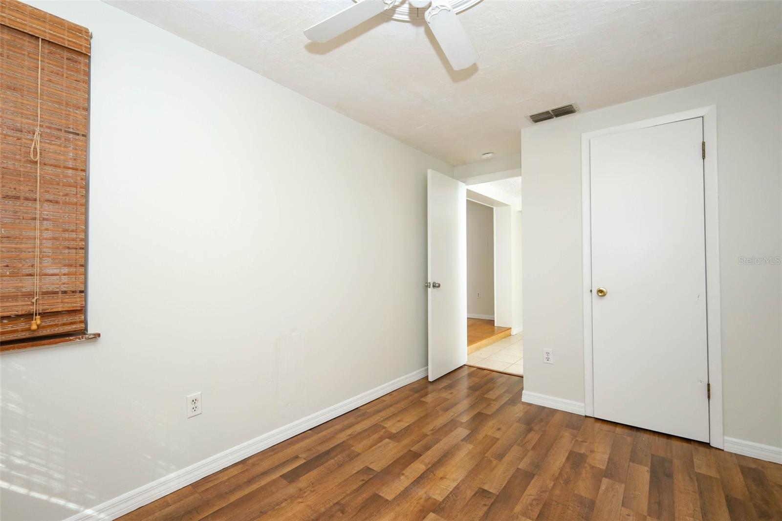 Image 22 of 47 For 819 Canovia Avenue