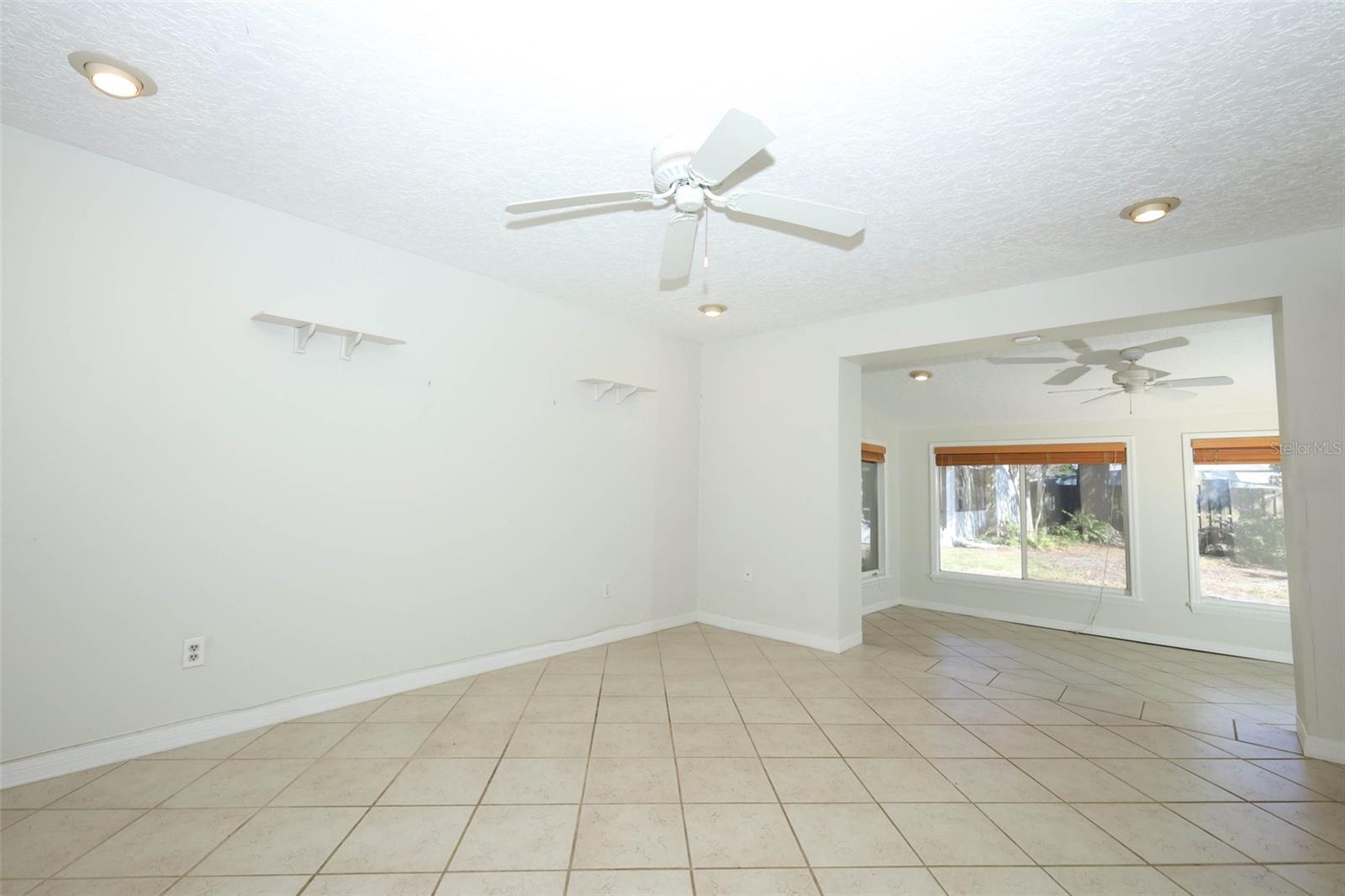 Image 24 of 47 For 819 Canovia Avenue