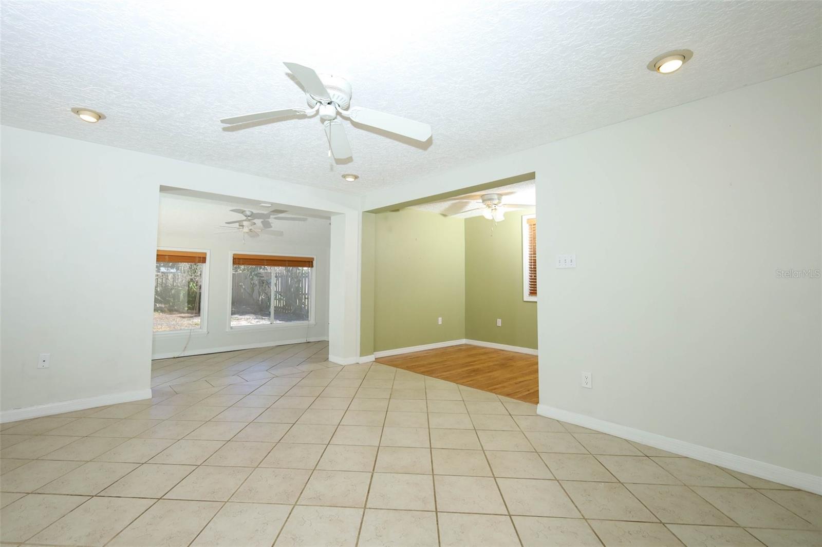 Image 25 of 47 For 819 Canovia Avenue