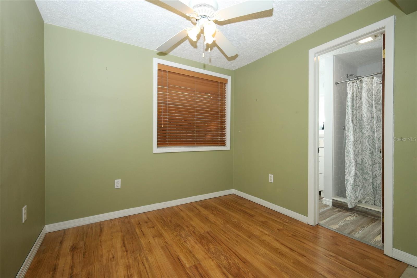 Image 26 of 47 For 819 Canovia Avenue