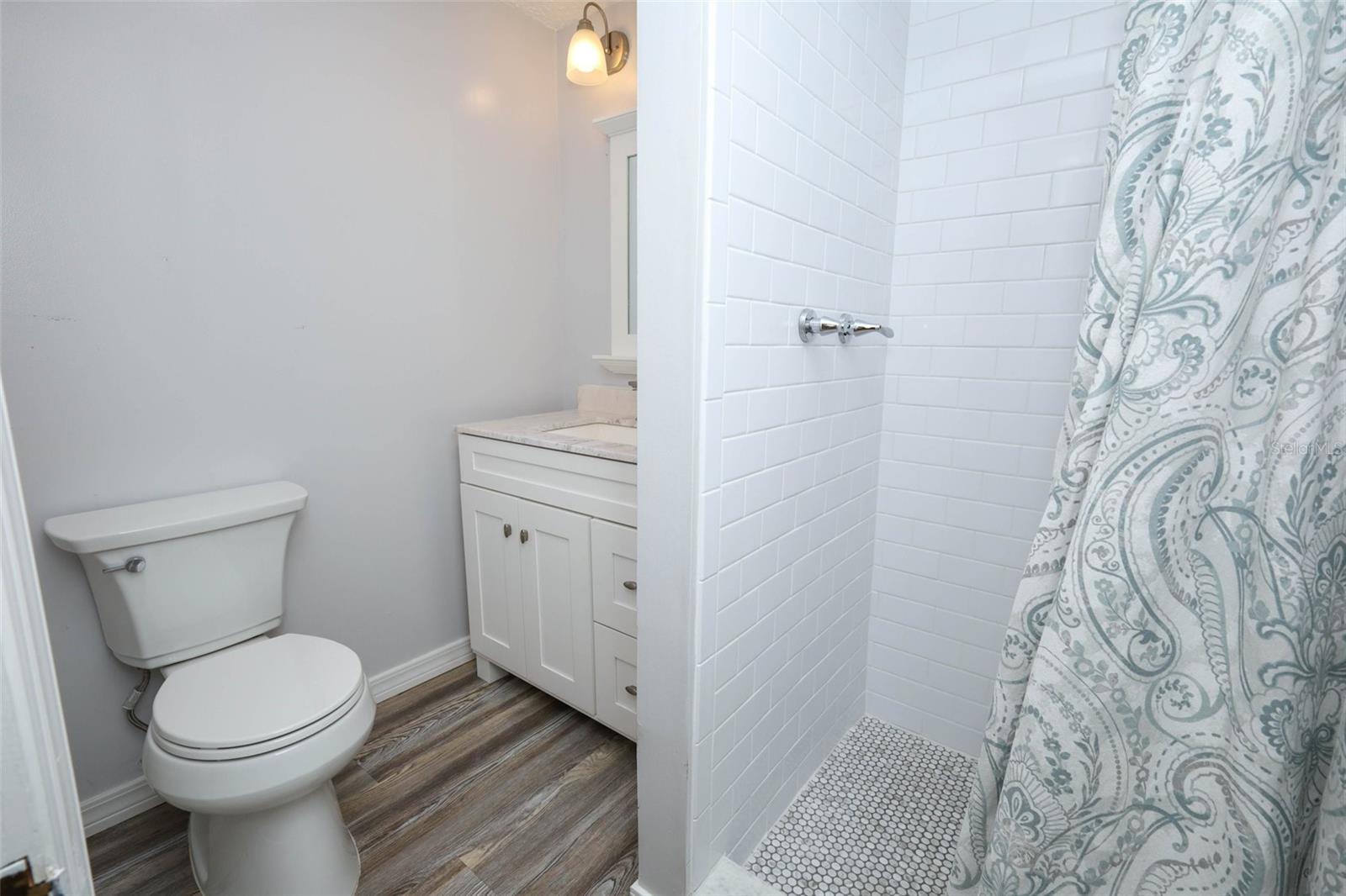 Image 27 of 47 For 819 Canovia Avenue