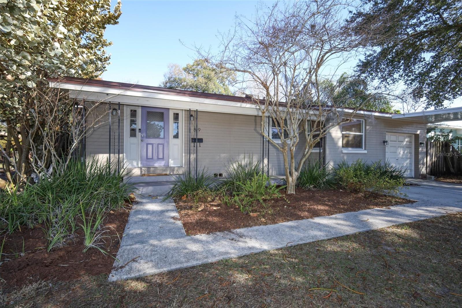 Image 3 of 47 For 819 Canovia Avenue