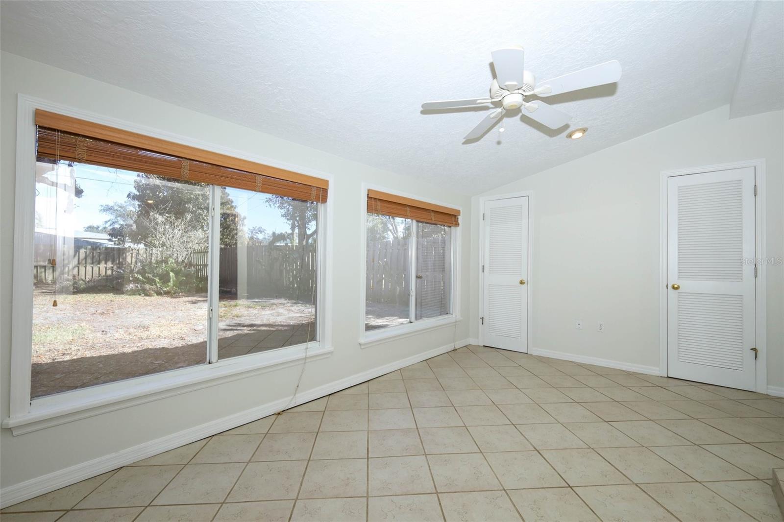 Image 31 of 47 For 819 Canovia Avenue