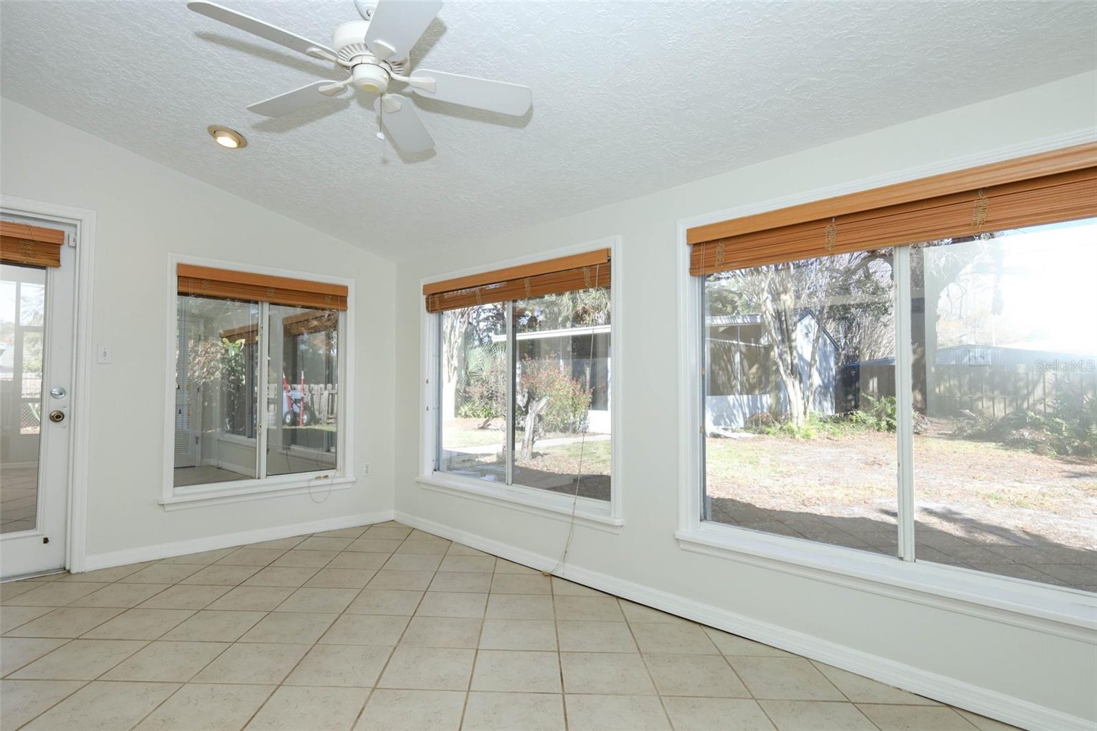 Image 32 of 47 For 819 Canovia Avenue