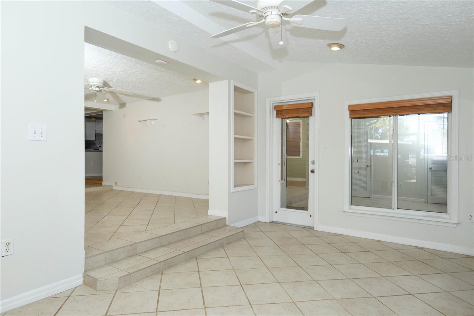 Image 33 of 47 For 819 Canovia Avenue