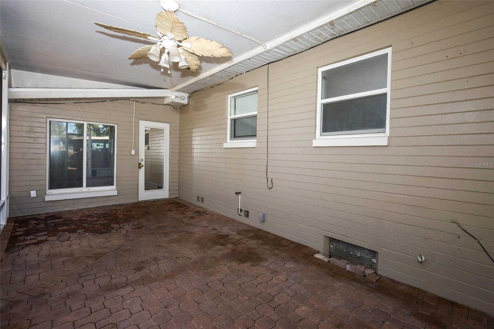 Image 34 of 47 For 819 Canovia Avenue