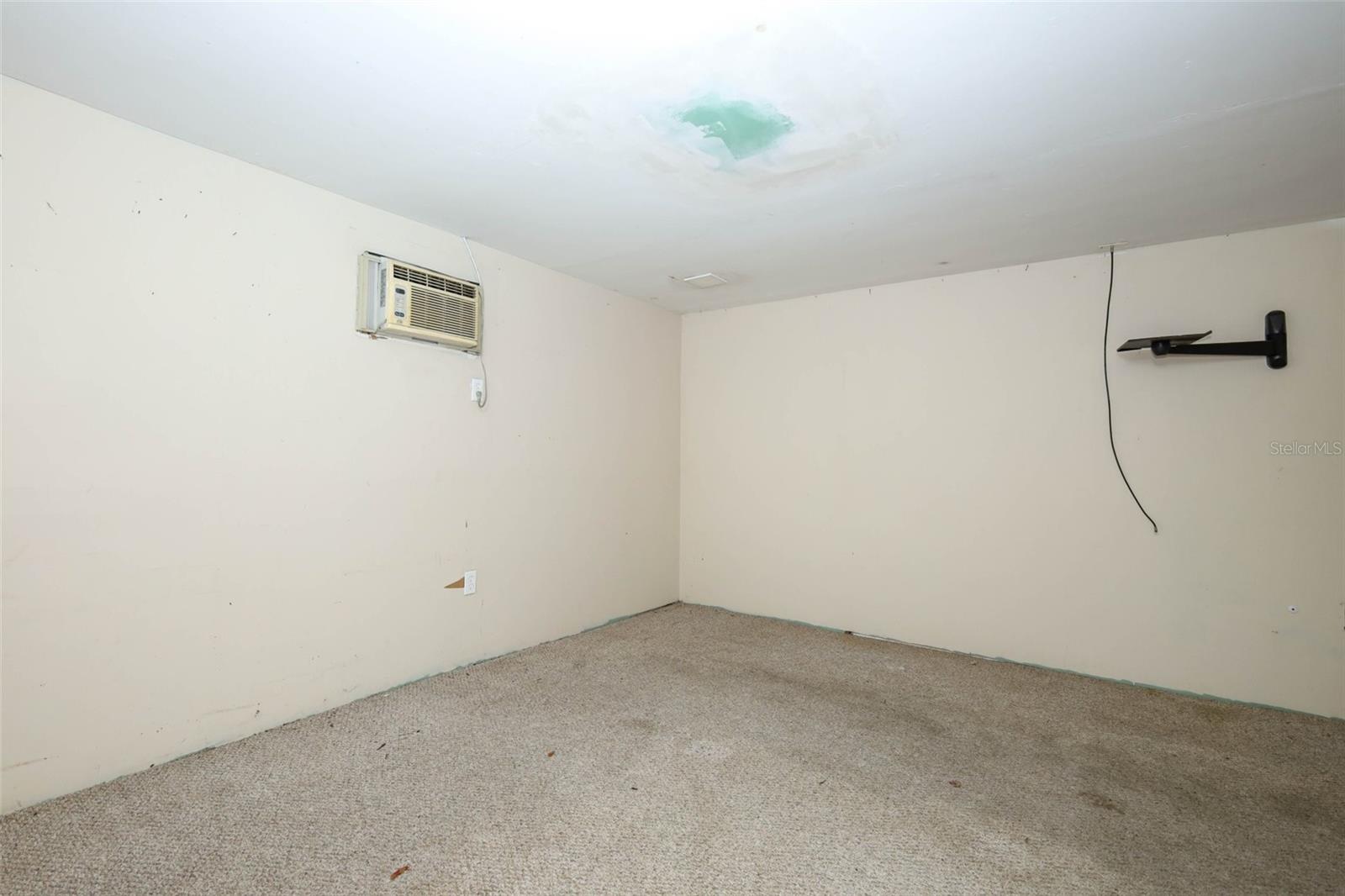 Image 42 of 47 For 819 Canovia Avenue