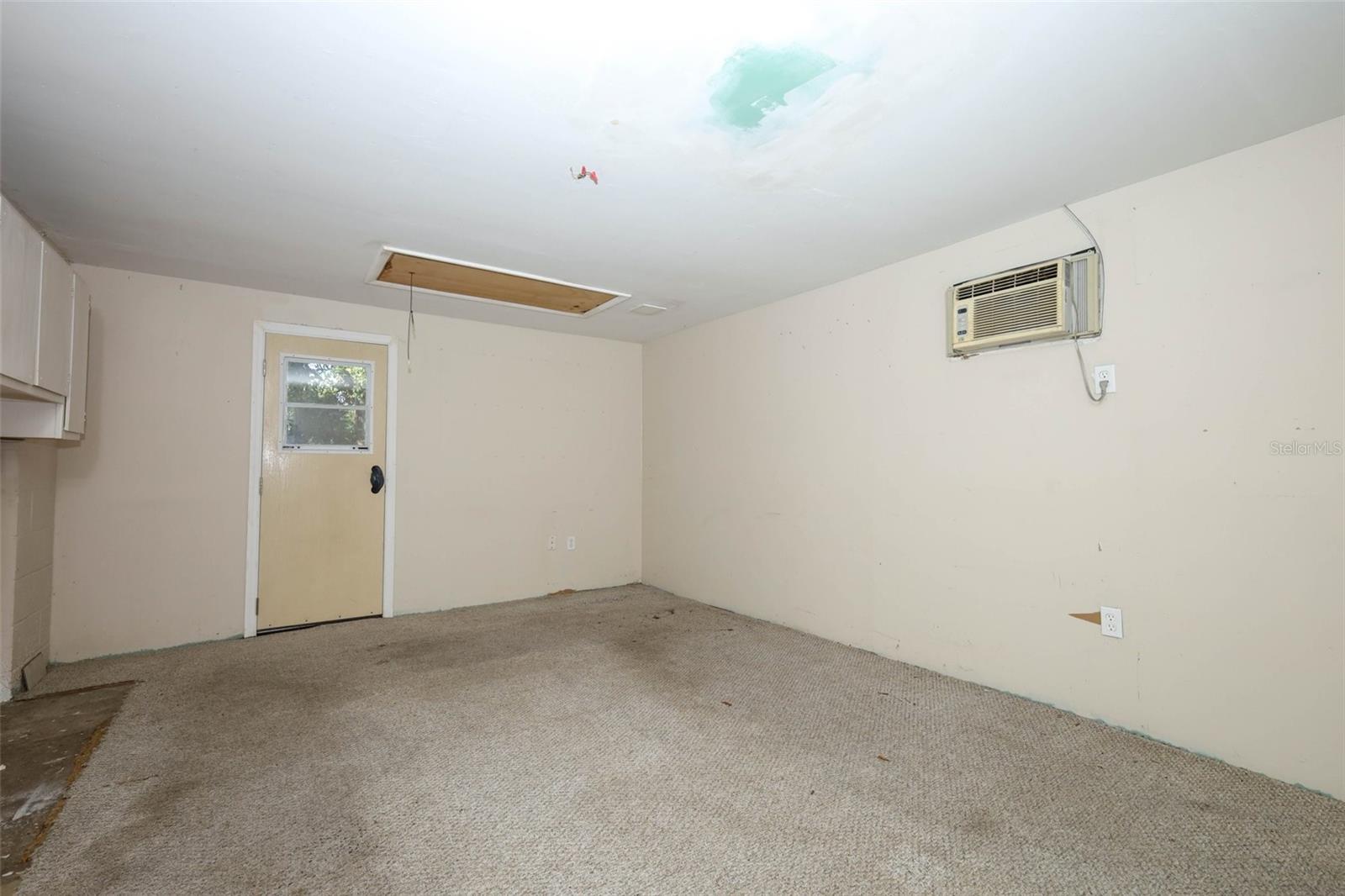 Image 44 of 47 For 819 Canovia Avenue