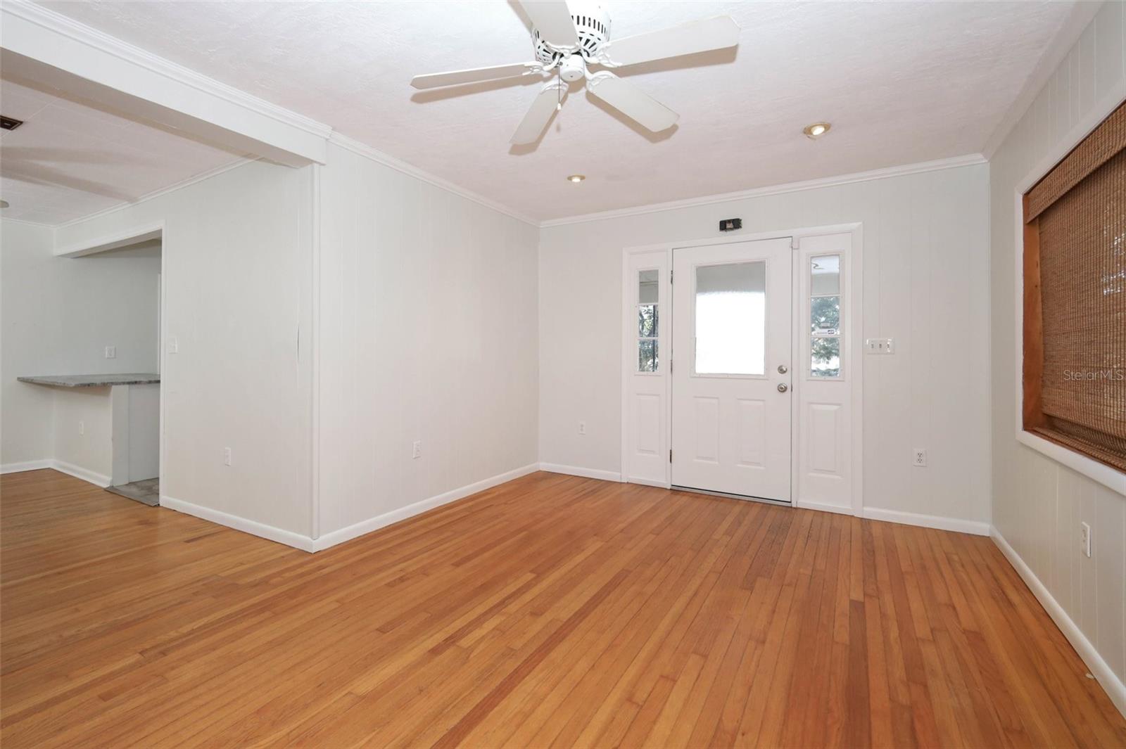 Image 5 of 47 For 819 Canovia Avenue