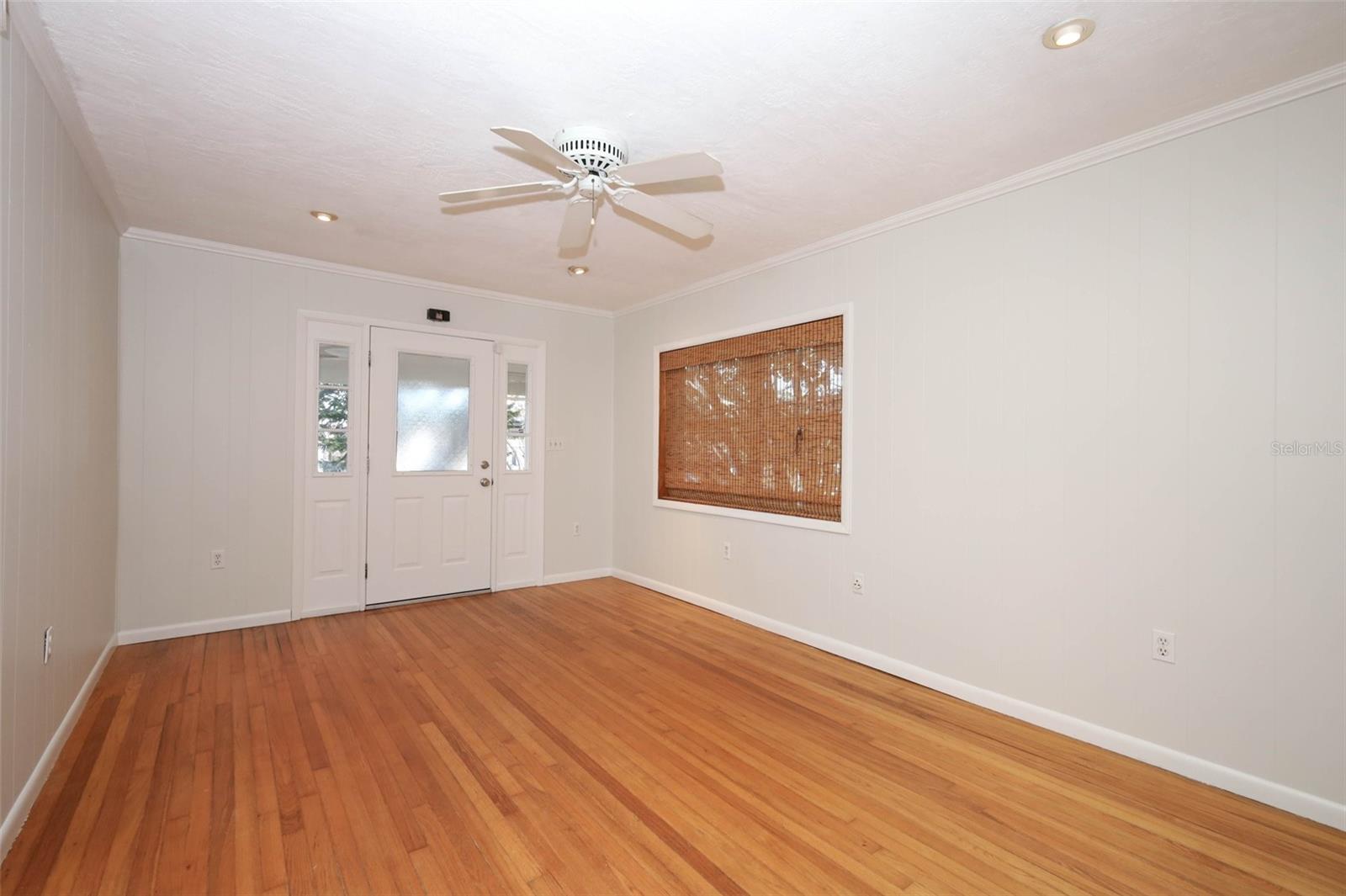 Image 6 of 47 For 819 Canovia Avenue