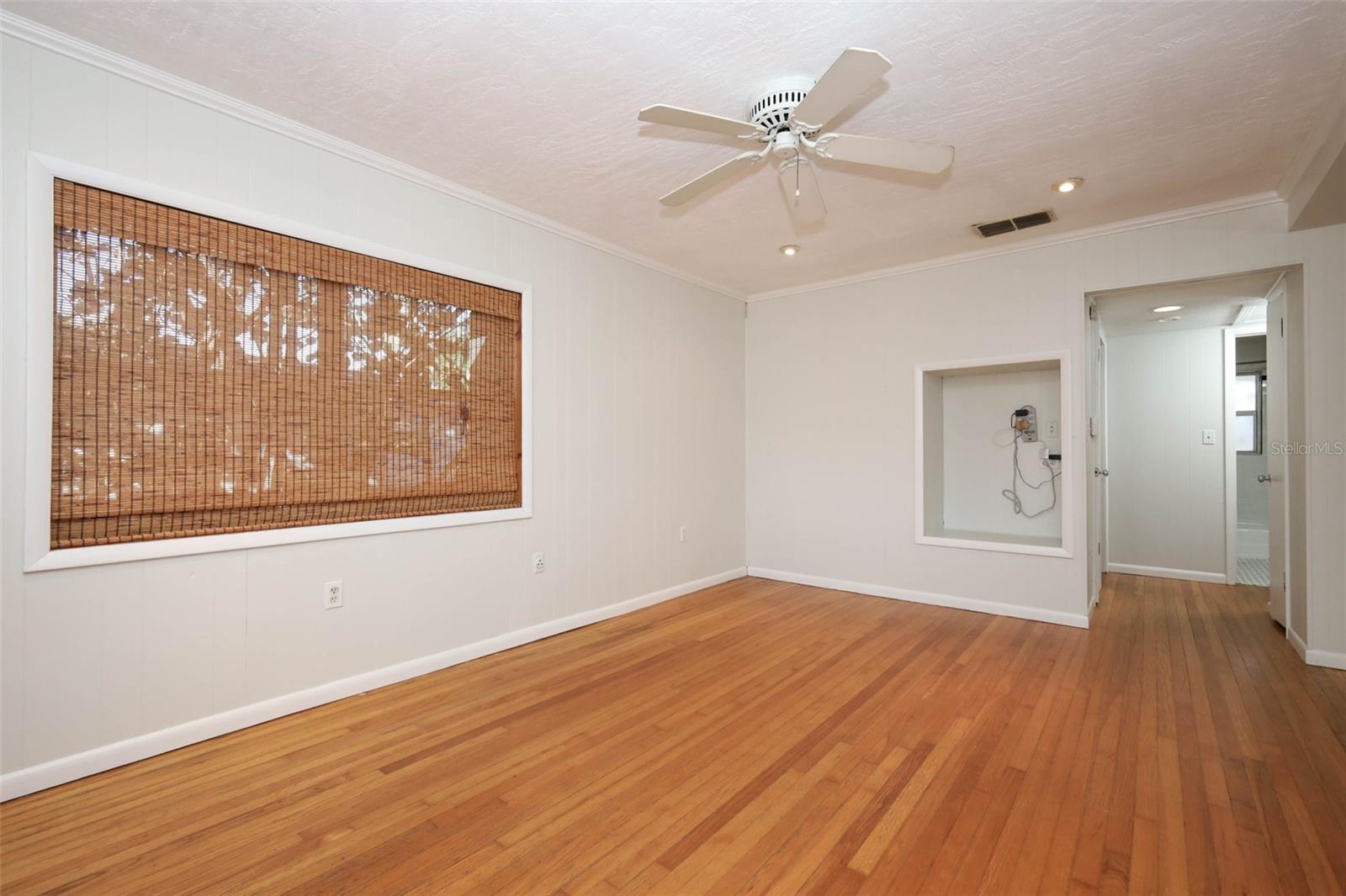 Image 7 of 47 For 819 Canovia Avenue