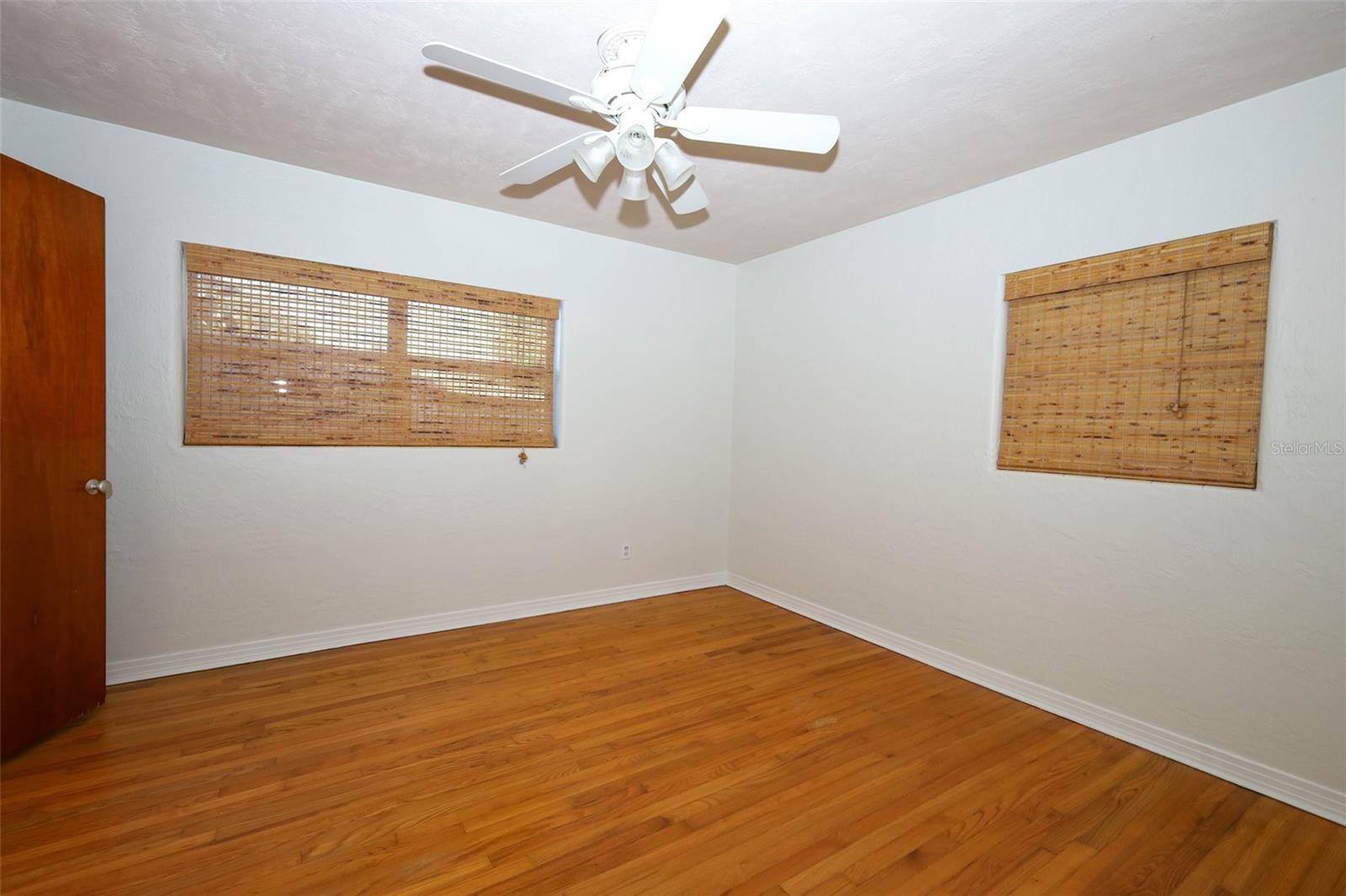 Image 8 of 47 For 819 Canovia Avenue