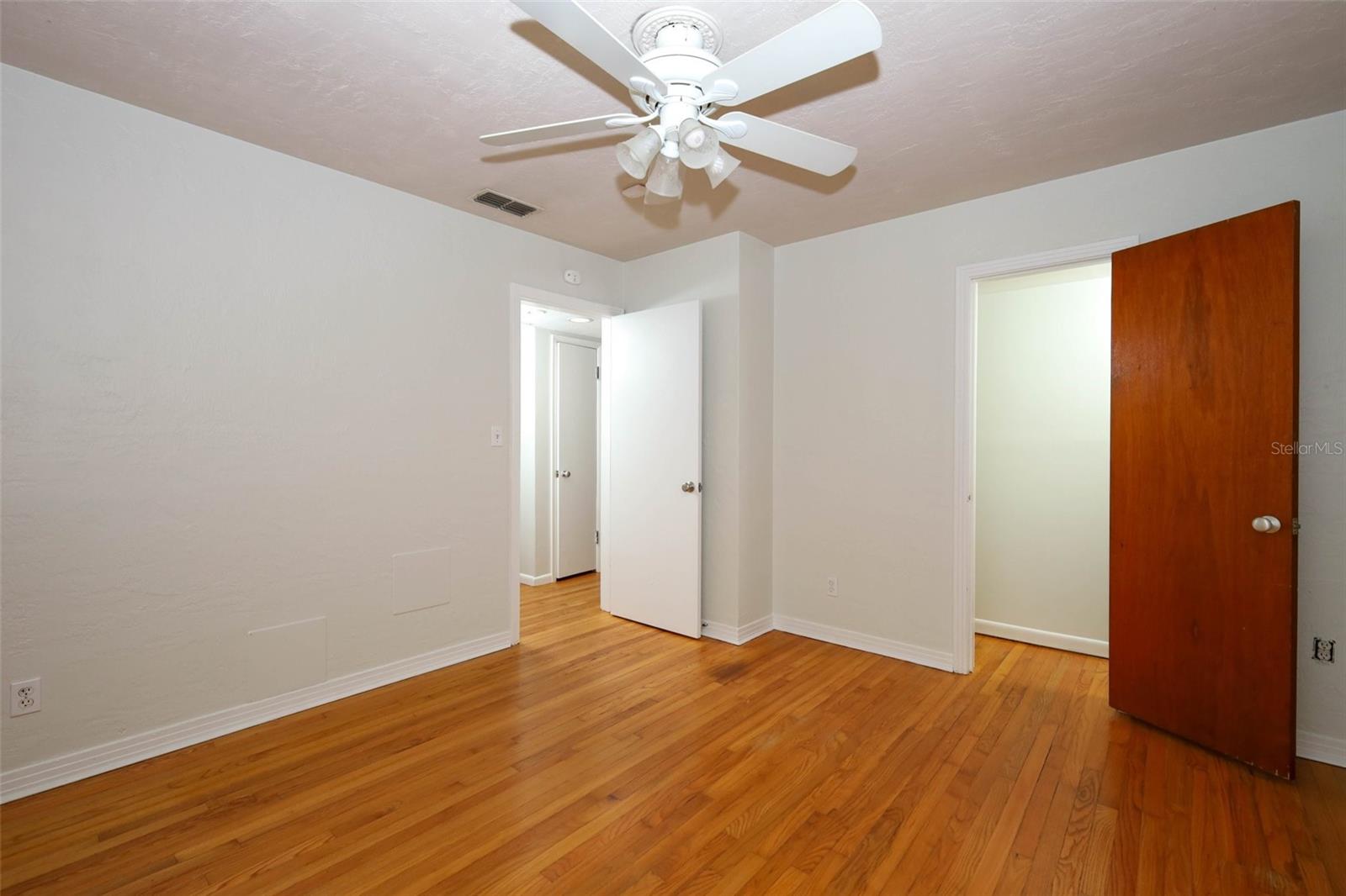 Image 9 of 47 For 819 Canovia Avenue