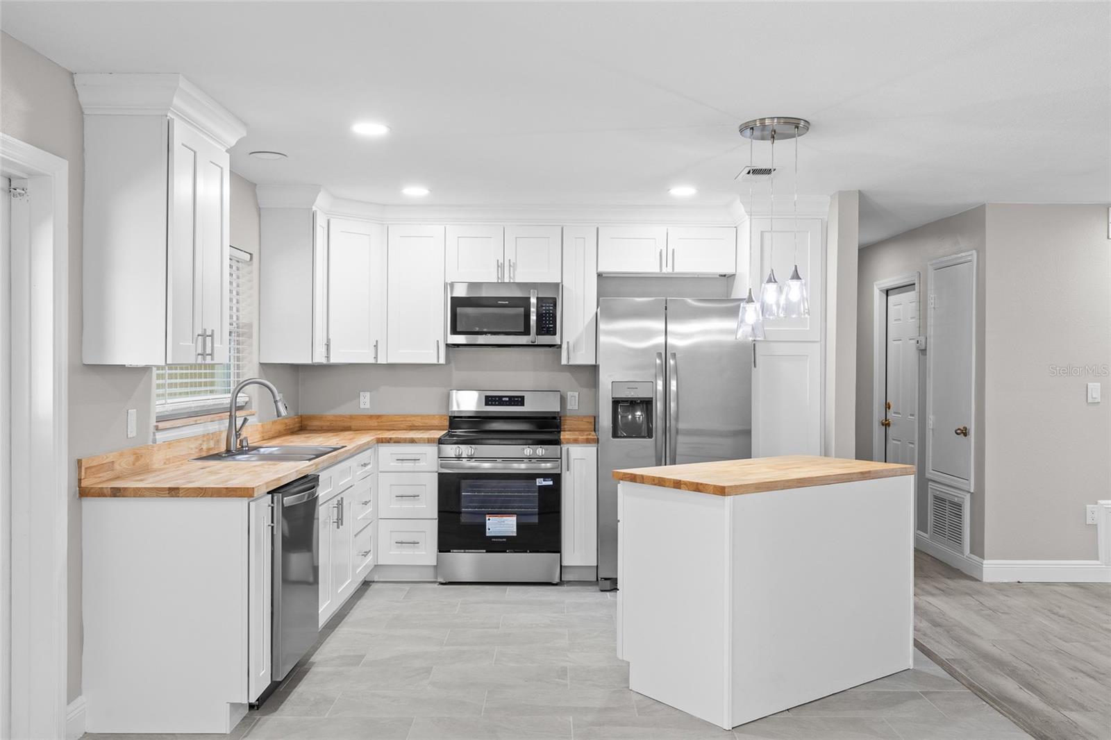 Image 18 of 48 For 6649 Pampus Drive