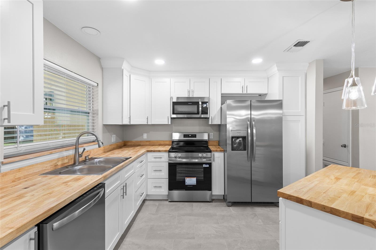 Image 19 of 48 For 6649 Pampus Drive