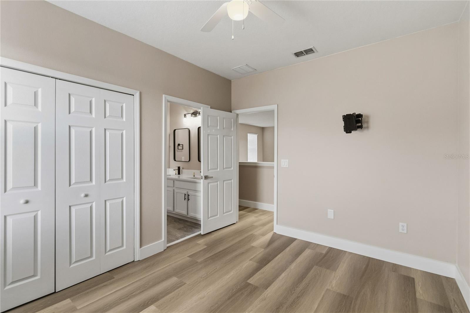 Image 33 of 54 For 13858 Caywood Pond Drive