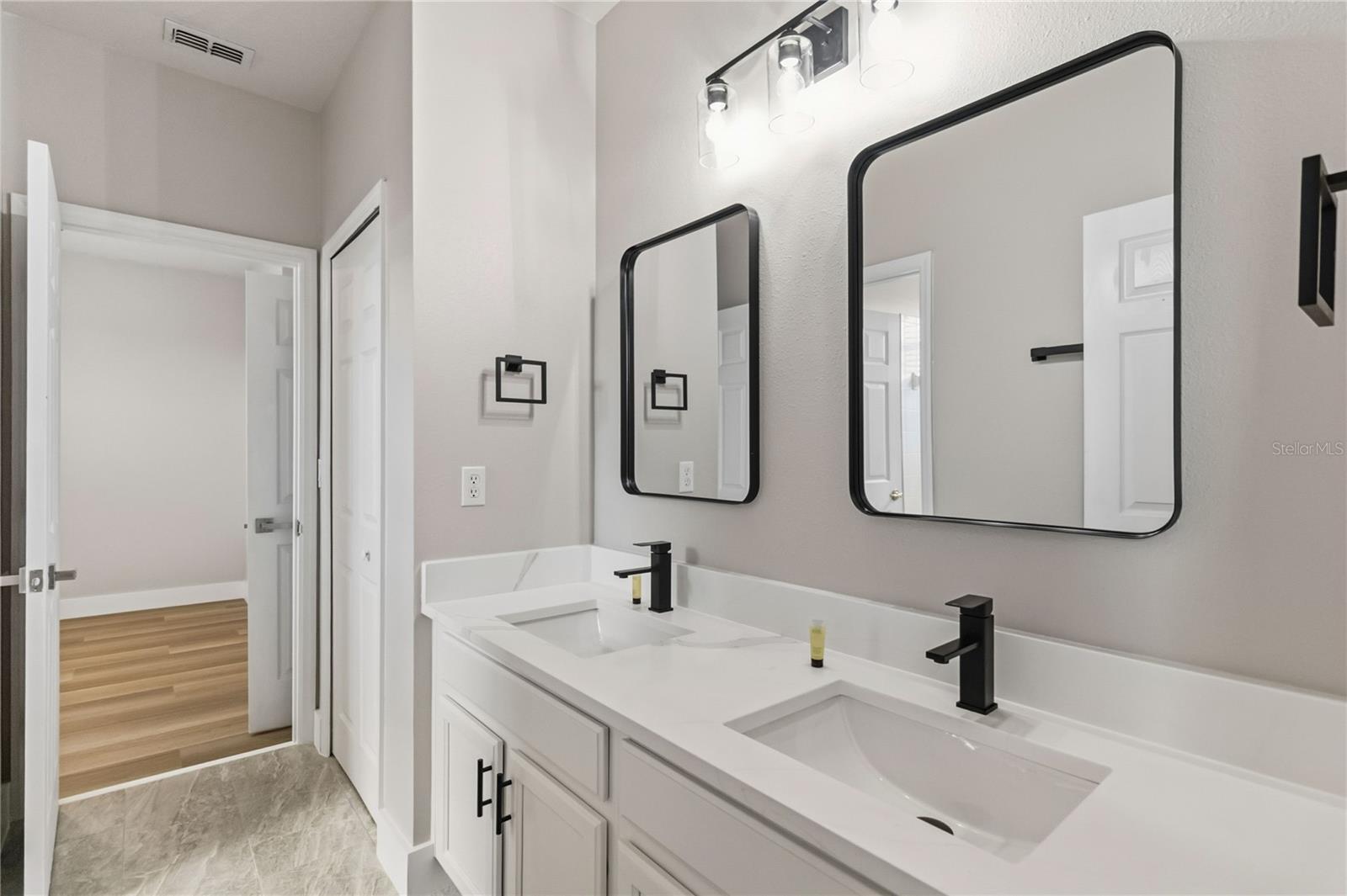 Image 35 of 54 For 13858 Caywood Pond Drive