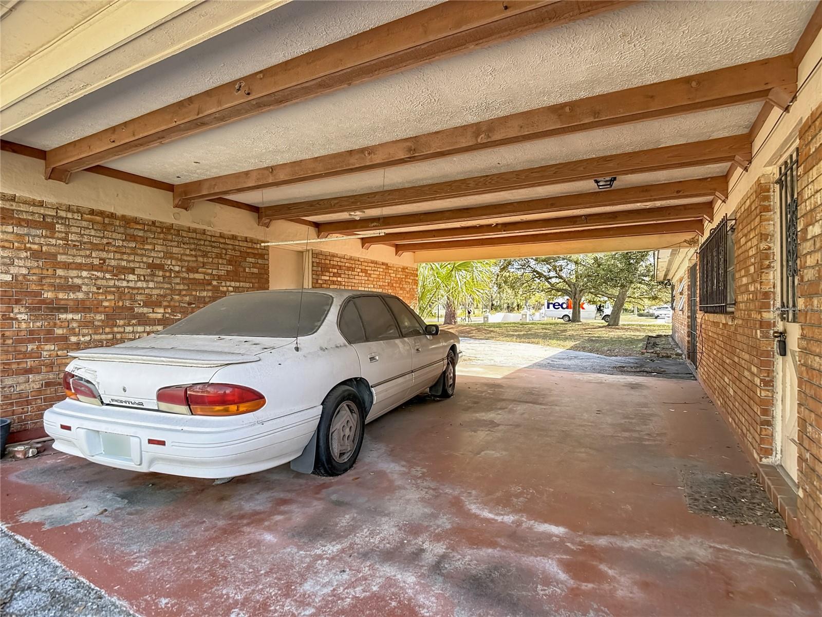 Listing photo id 11 for 3700 Dana Shores Drive