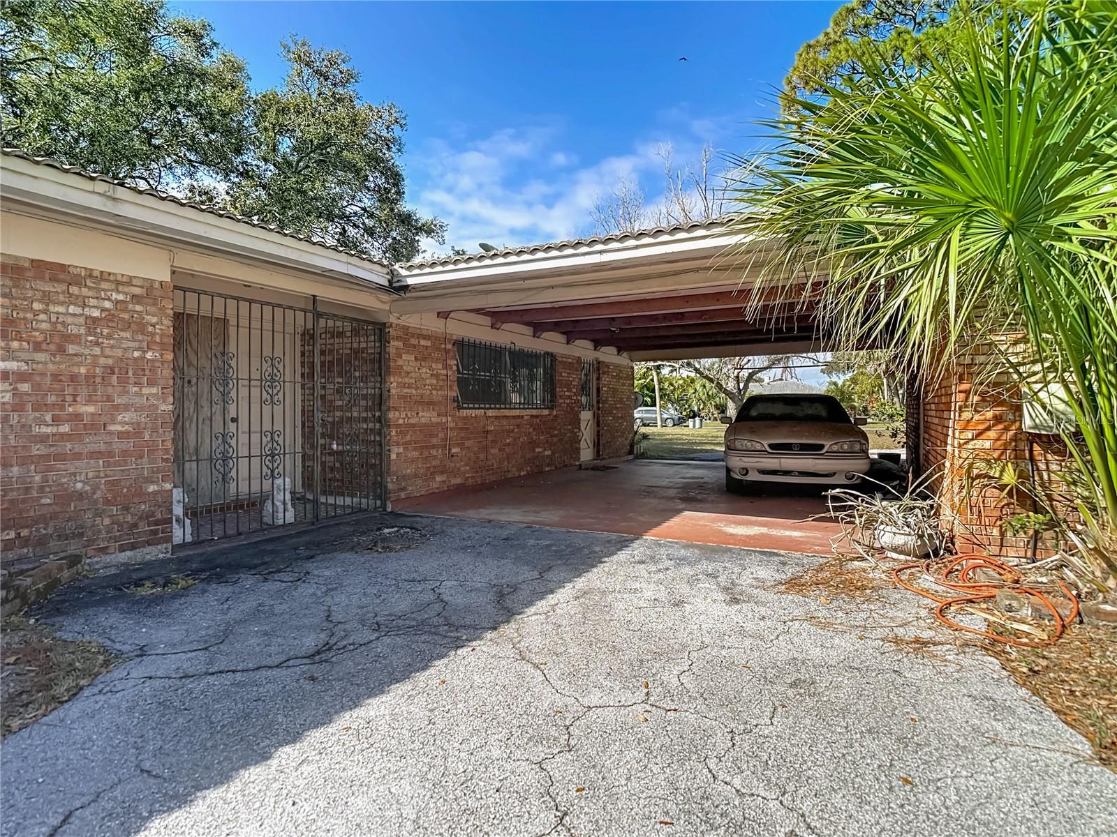 Listing photo id 13 for 3700 Dana Shores Drive