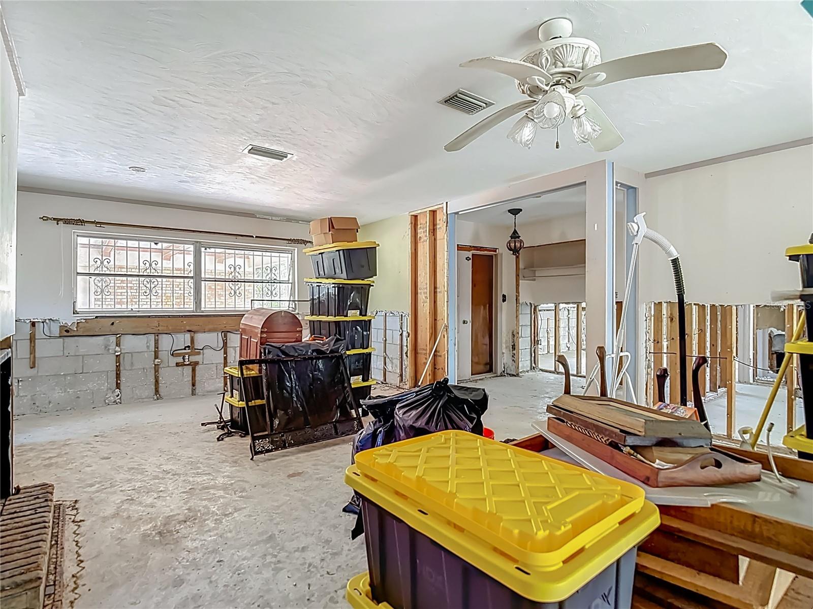 Listing photo id 15 for 3700 Dana Shores Drive