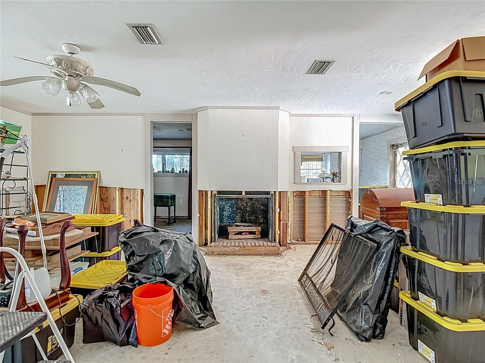 Listing photo id 17 for 3700 Dana Shores Drive