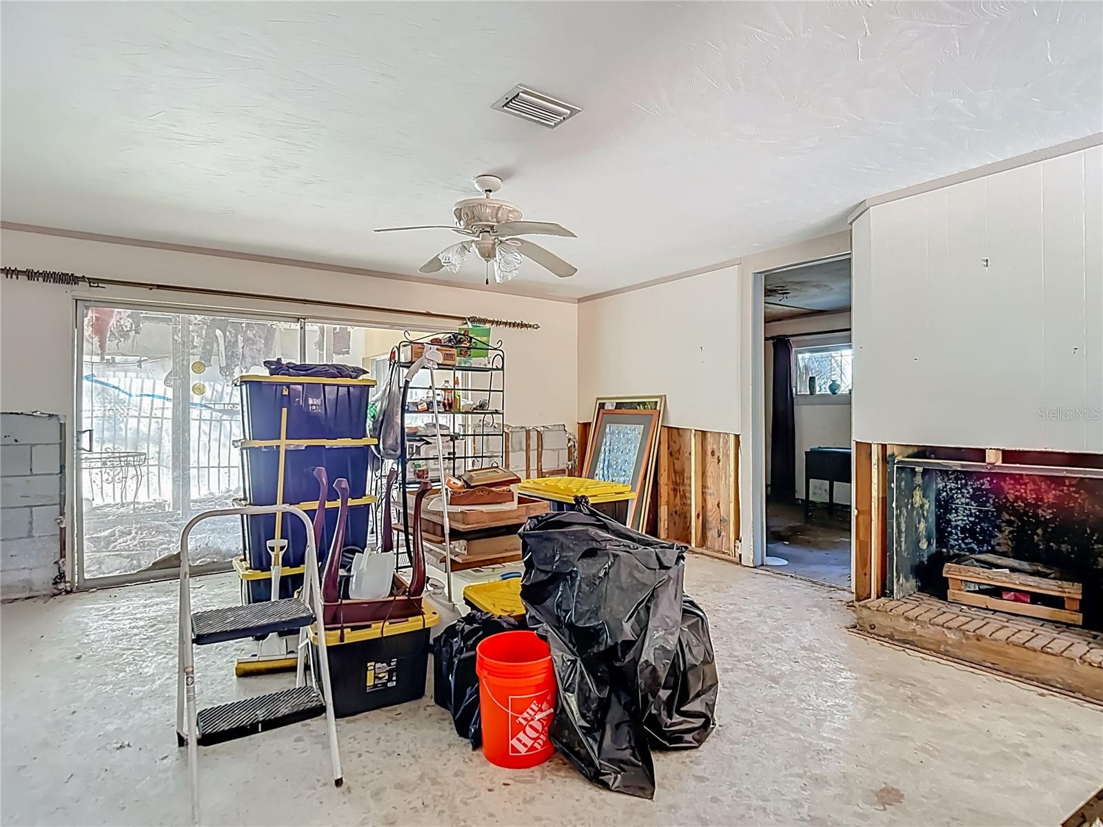 Listing photo id 18 for 3700 Dana Shores Drive