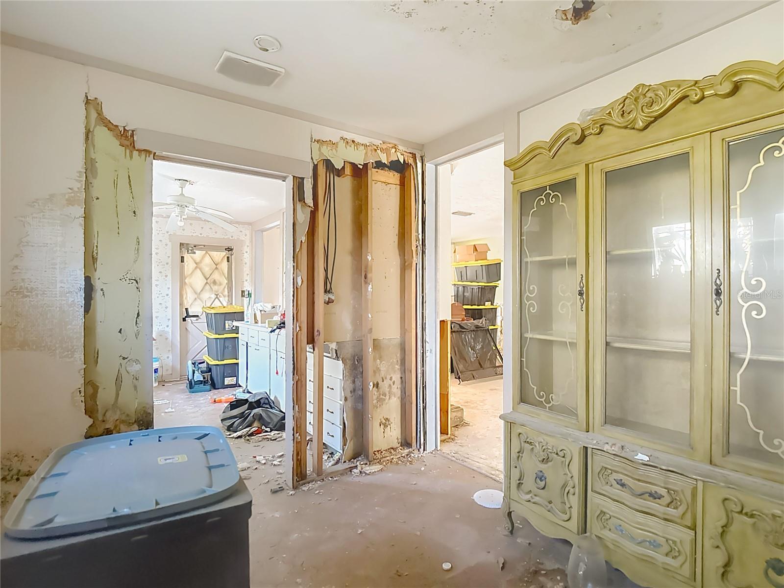 Listing photo id 21 for 3700 Dana Shores Drive