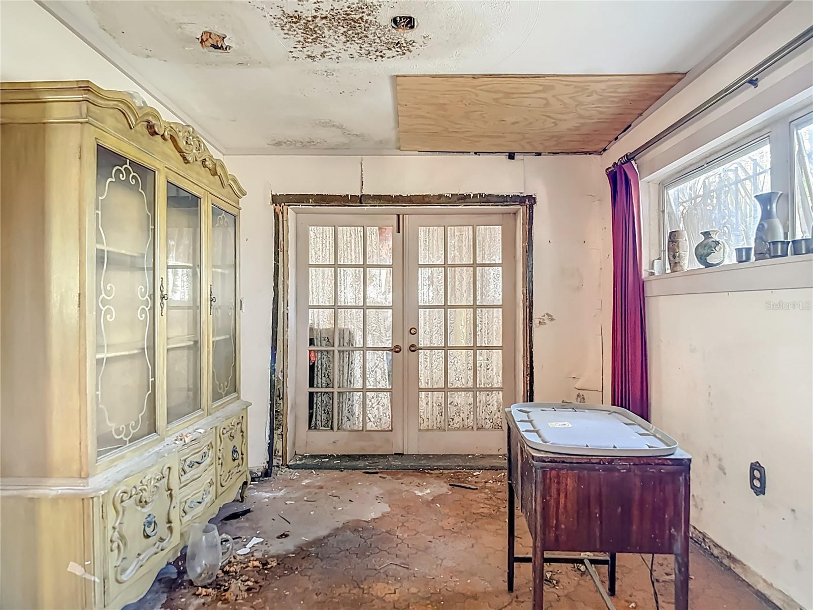 Listing photo id 22 for 3700 Dana Shores Drive