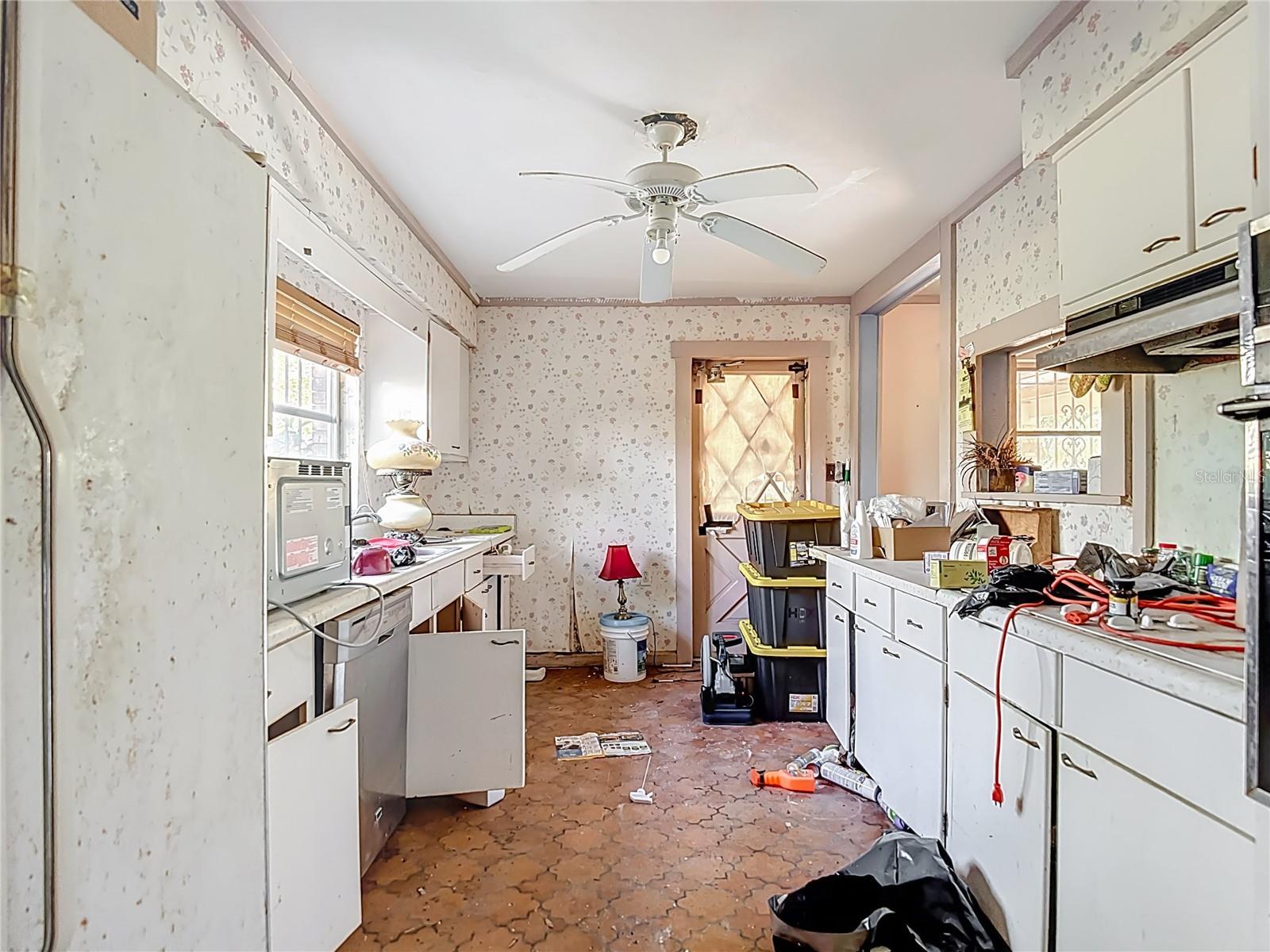 Listing photo id 23 for 3700 Dana Shores Drive