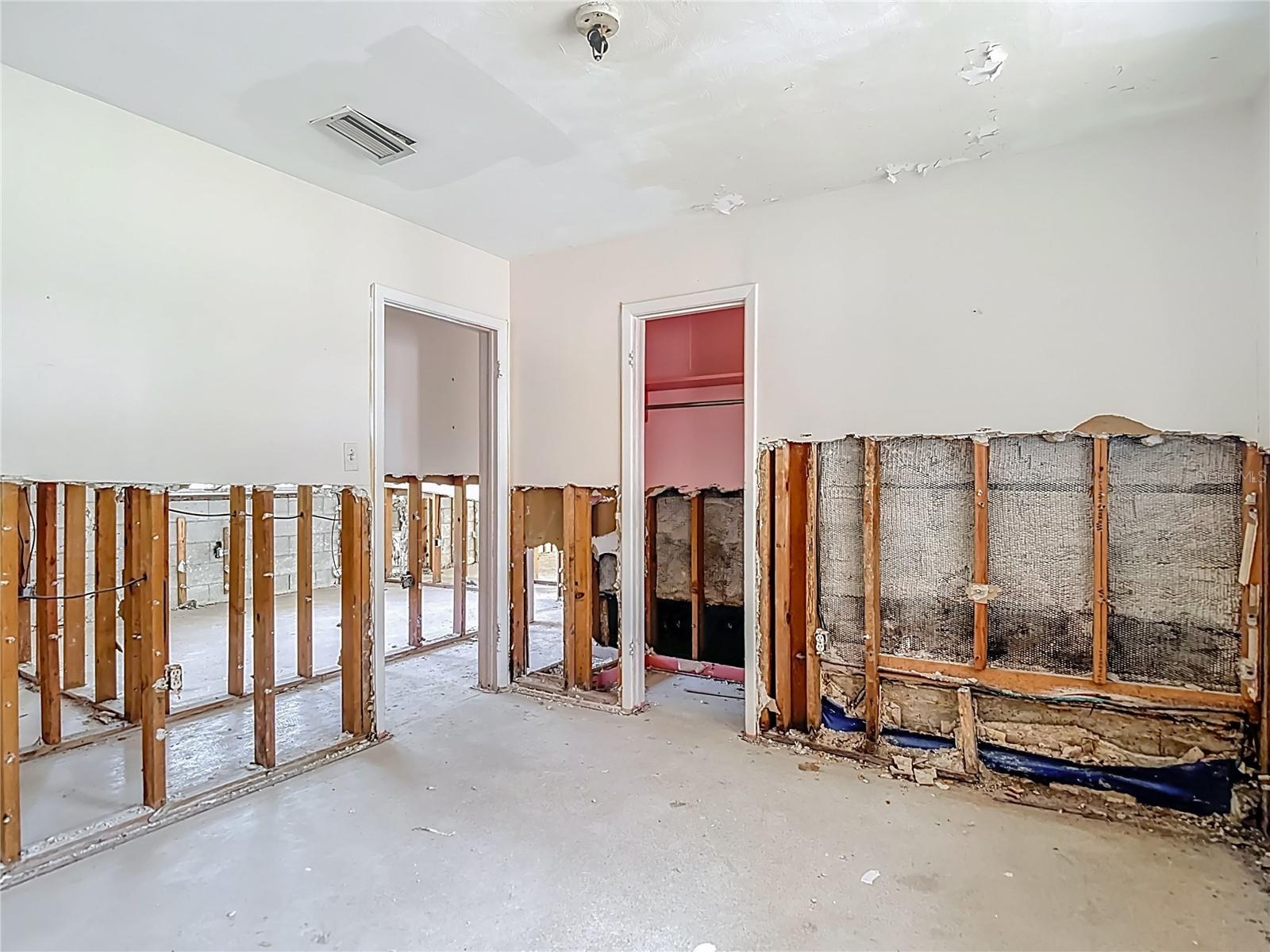 Listing photo id 26 for 3700 Dana Shores Drive