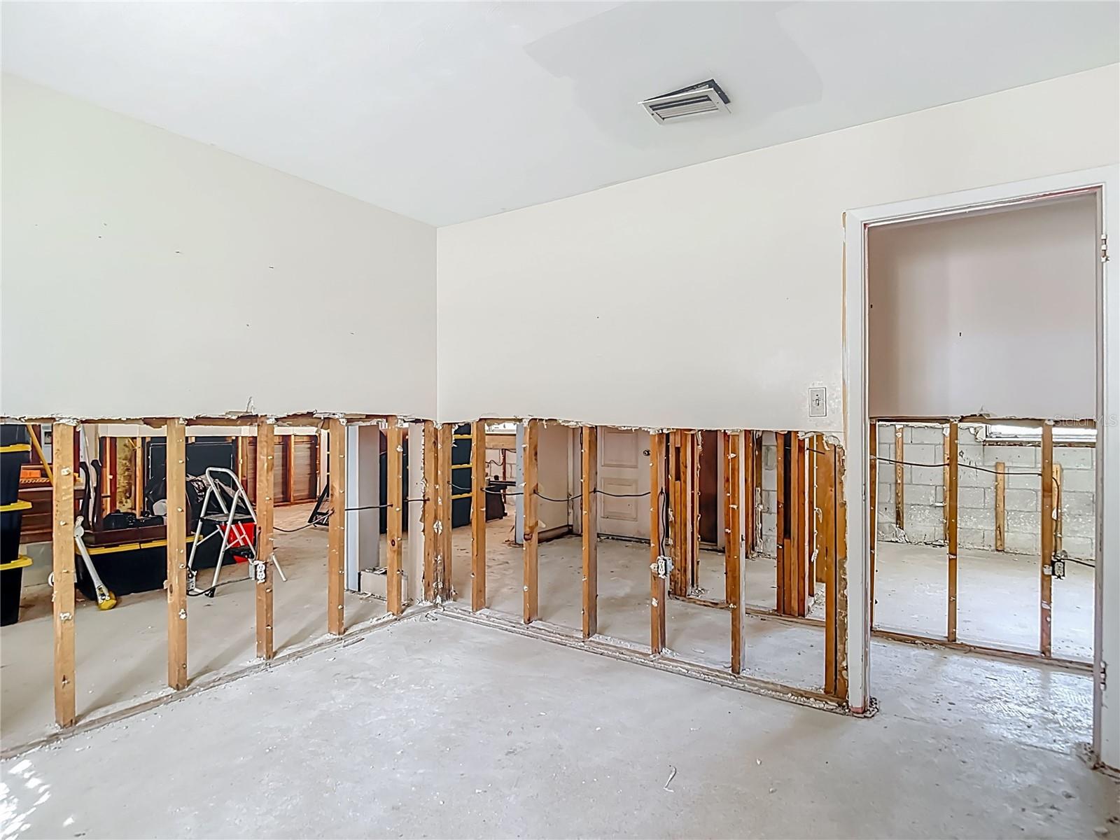 Listing photo id 27 for 3700 Dana Shores Drive