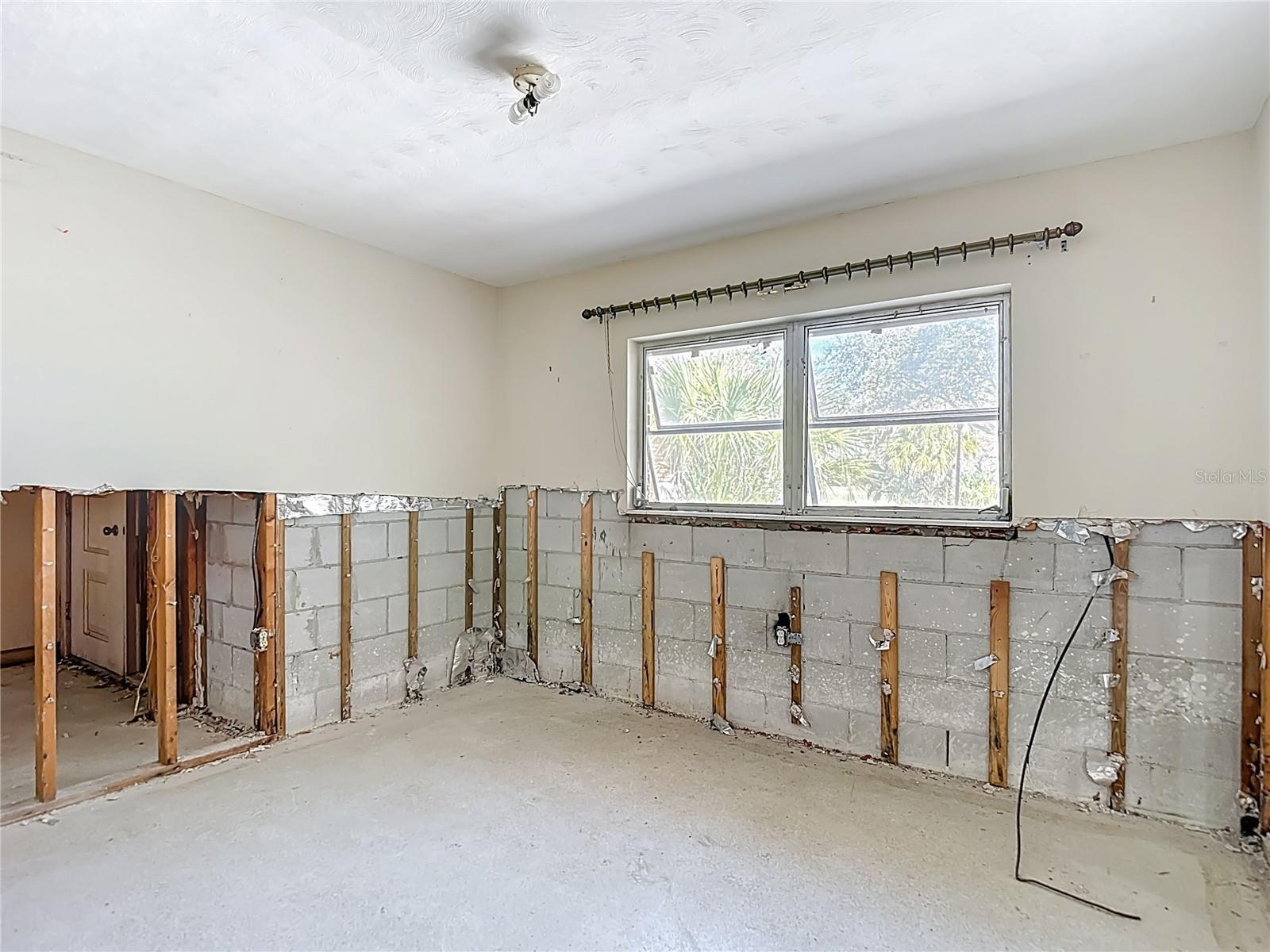 Listing photo id 28 for 3700 Dana Shores Drive