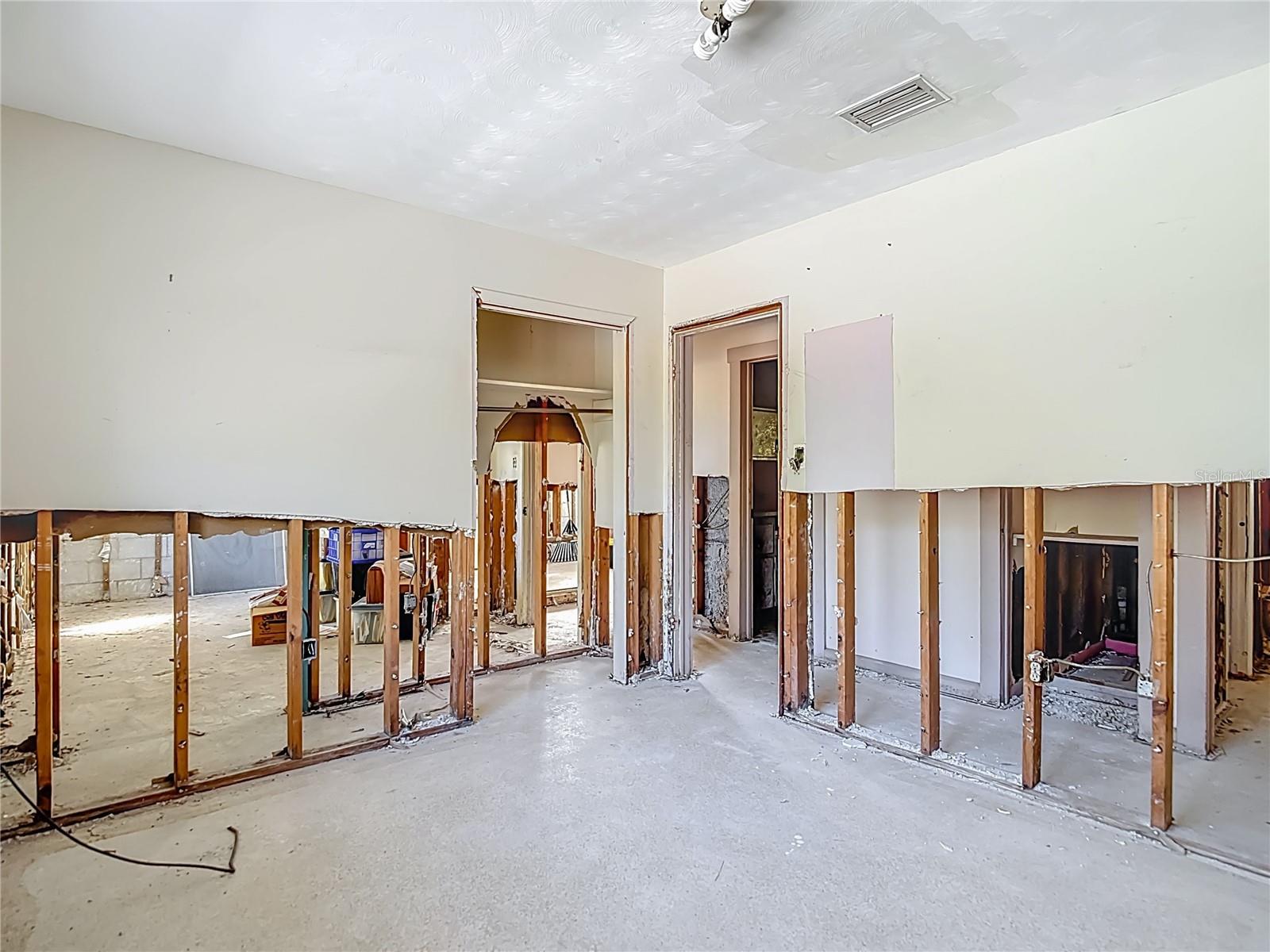 Listing photo id 30 for 3700 Dana Shores Drive