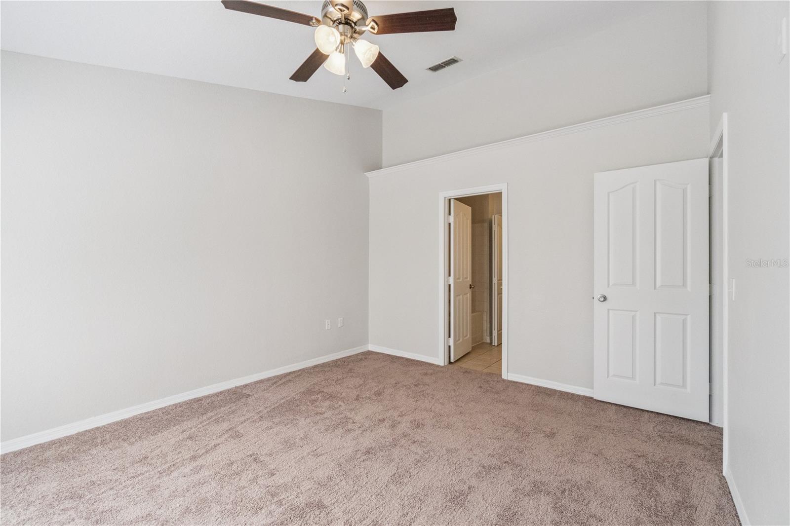 Image 18 of 36 For 2837 Shadow View Circle 2837