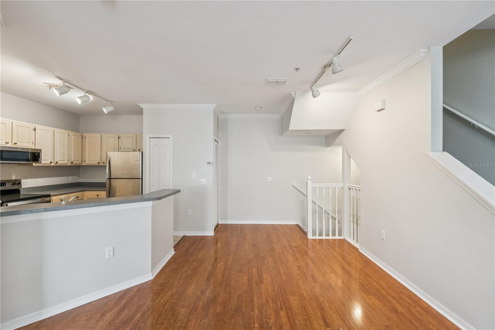 Image 4 of 36 For 2837 Shadow View Circle 2837