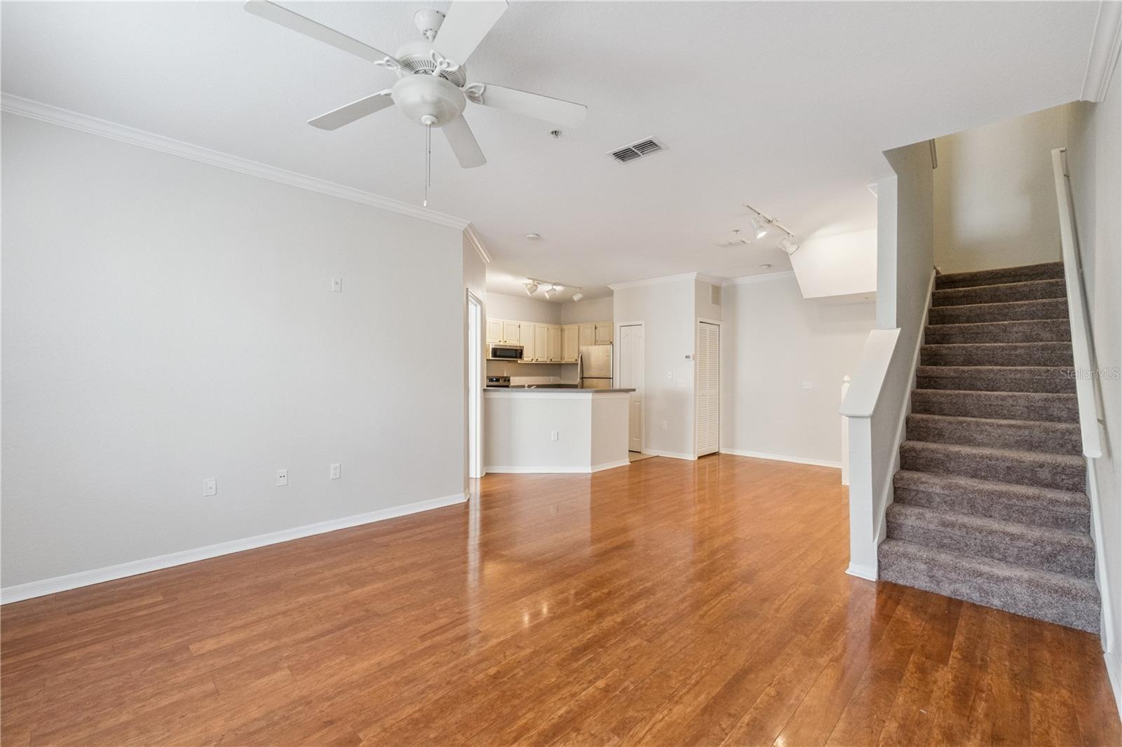 Image 6 of 36 For 2837 Shadow View Circle 2837