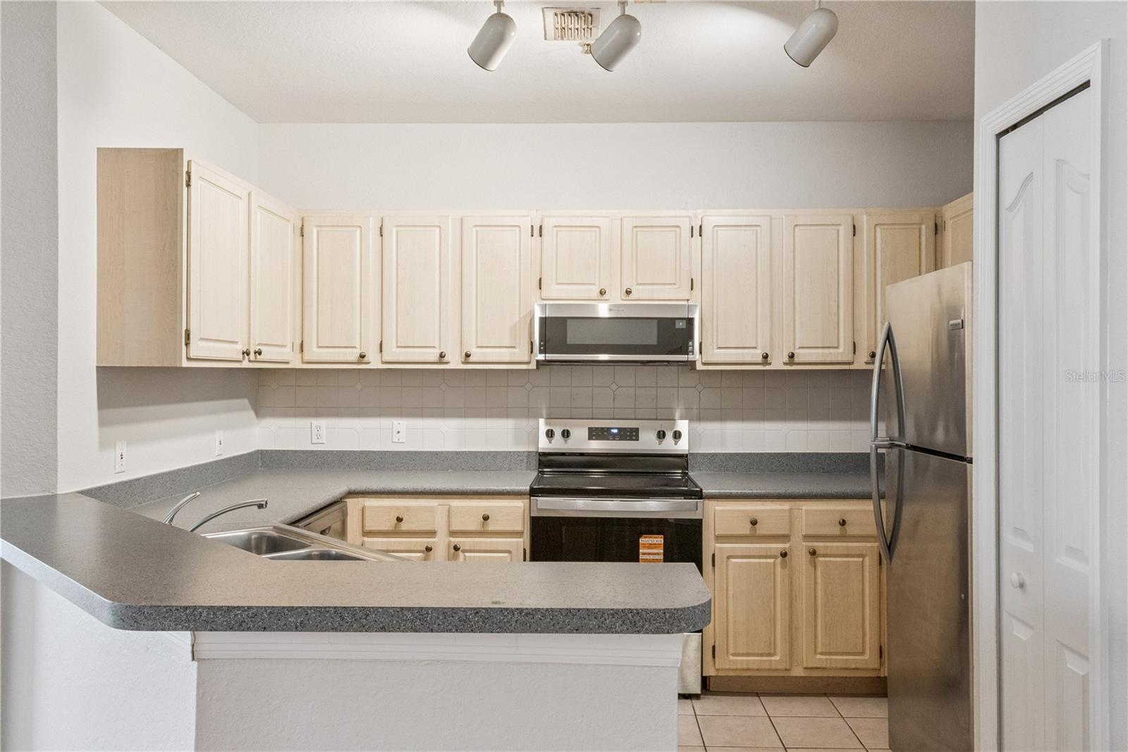 Image 8 of 36 For 2837 Shadow View Circle 2837