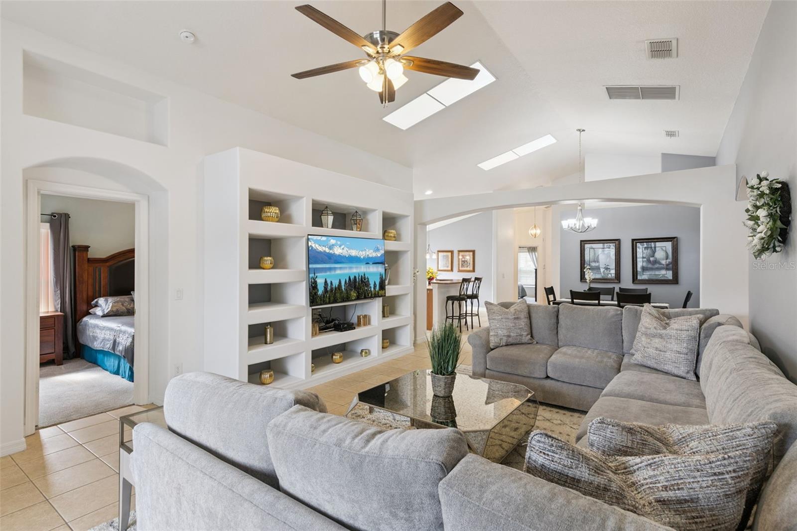 Image 5 of 47 For 158 Hypolita Avenue