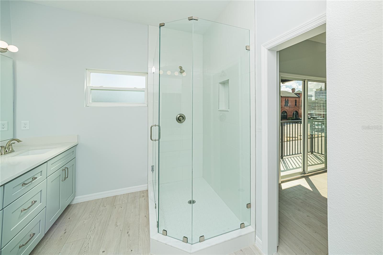 Image 10 of 23 For 284 Oak Avenue