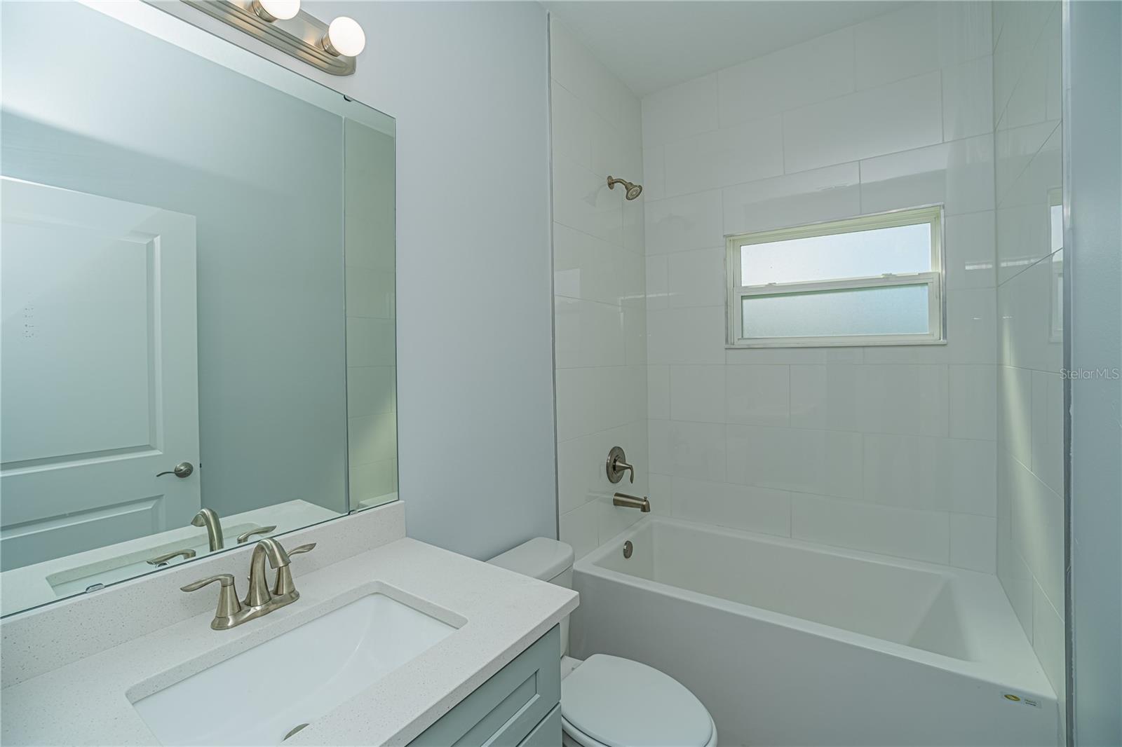 Image 13 of 23 For 284 Oak Avenue