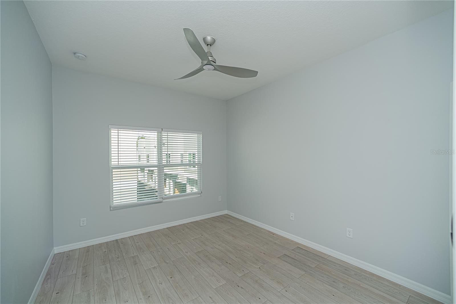 Image 15 of 23 For 284 Oak Avenue