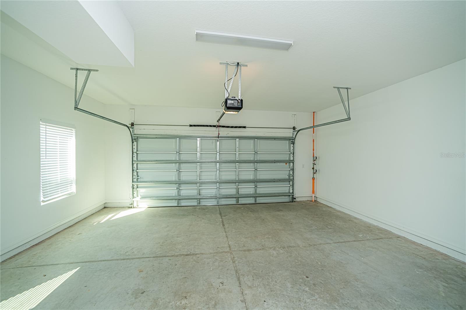 Image 16 of 23 For 284 Oak Avenue