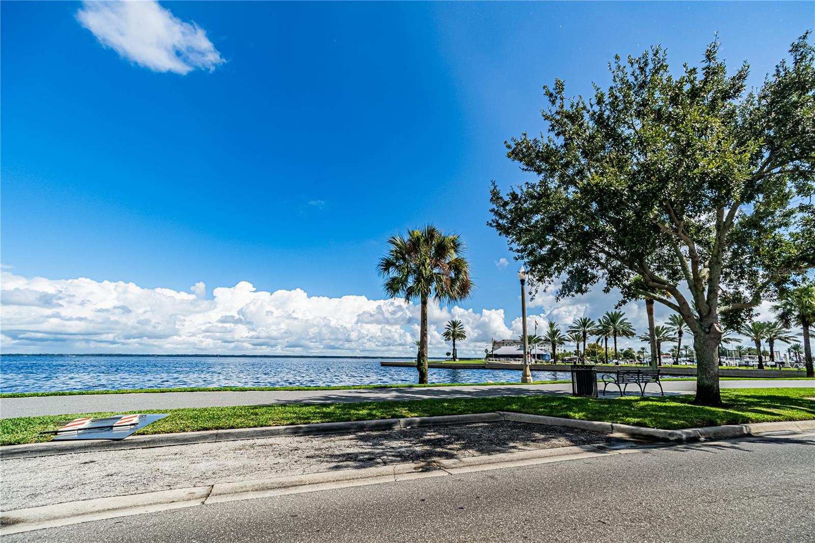 Image 22 of 23 For 284 Oak Avenue